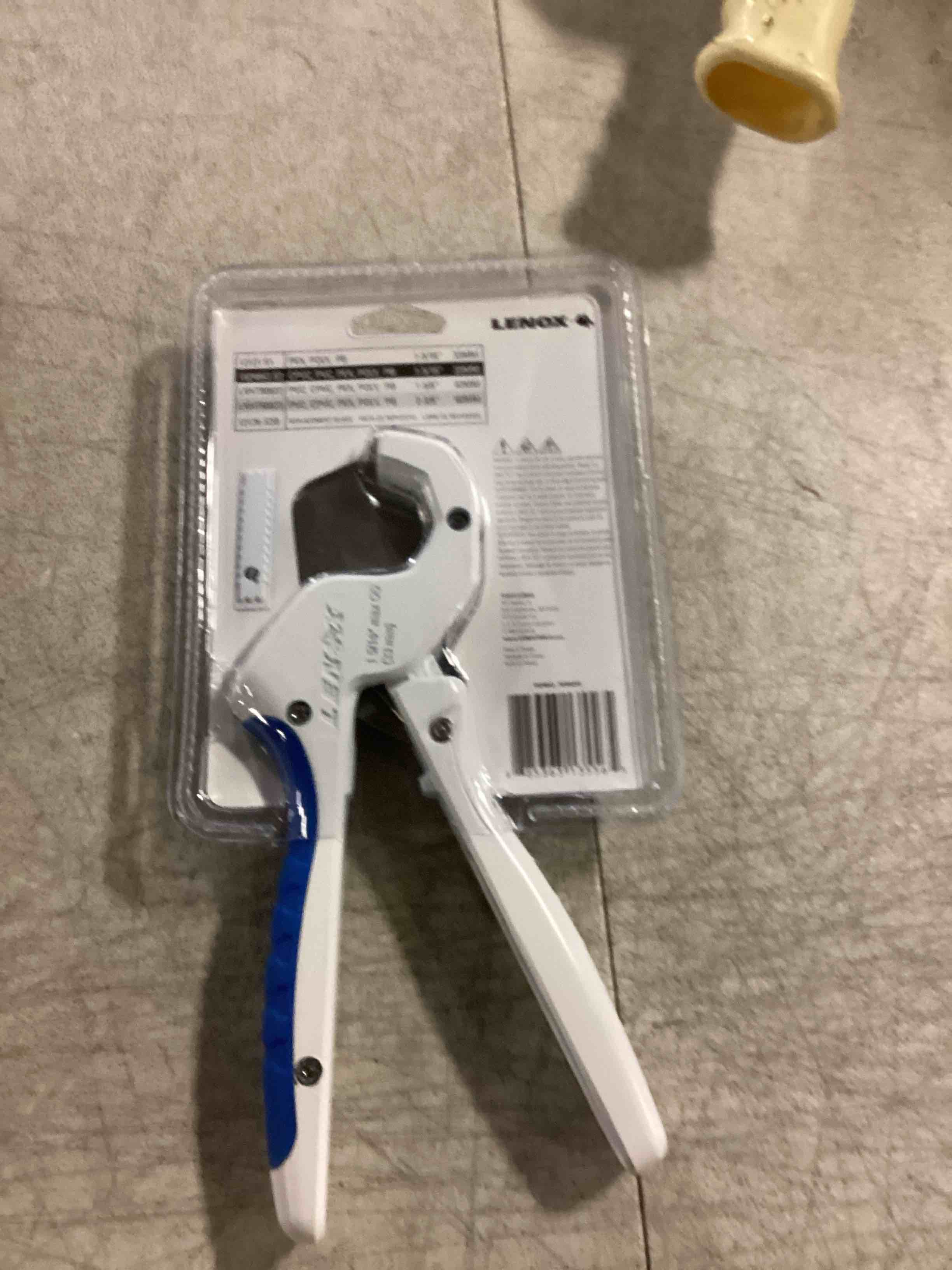 https://s3.amazonaws.com/lotting-images-prod/bidfta/PPE1433810_1742490077808.jpeg