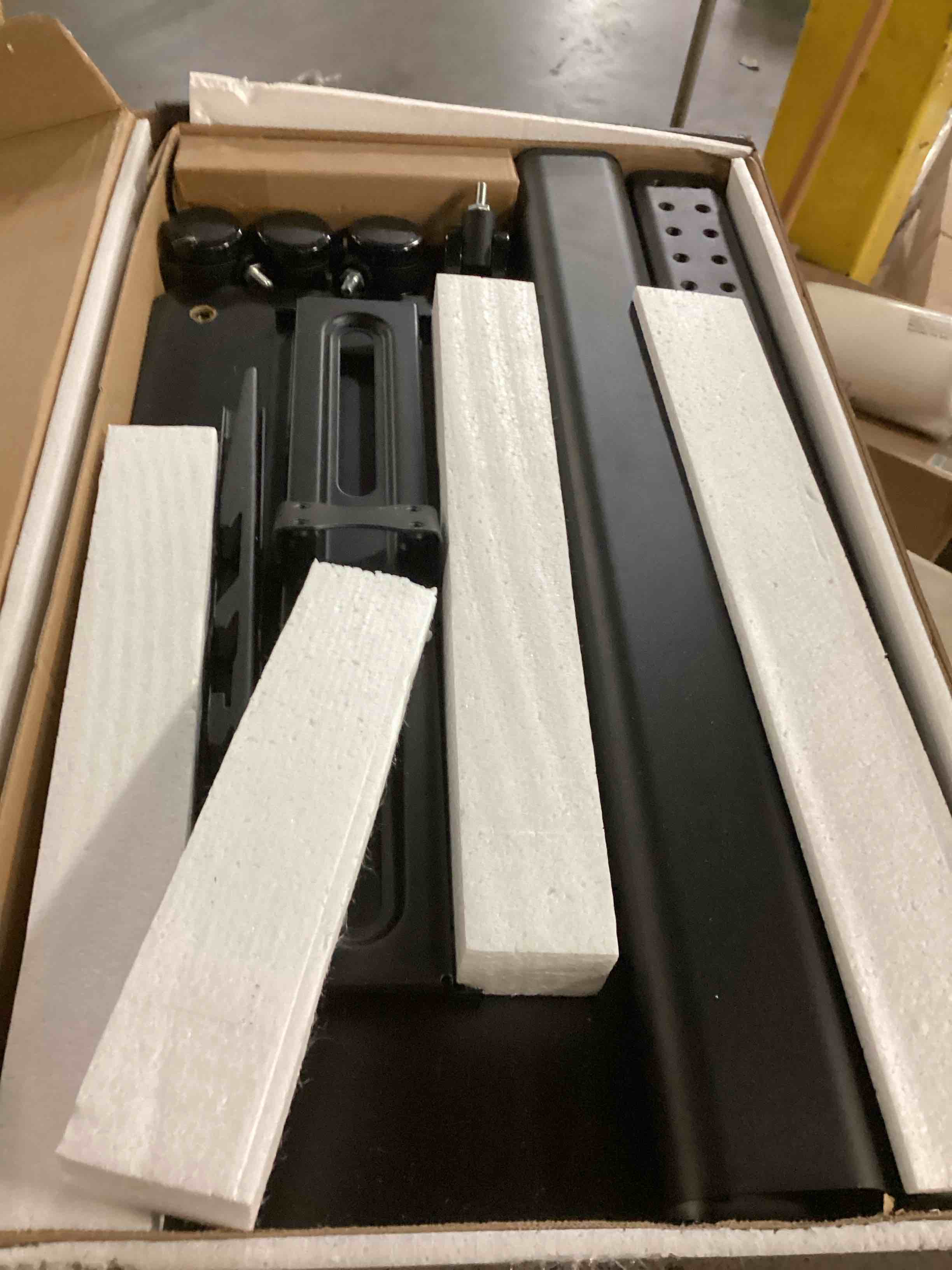 https://s3.amazonaws.com/lotting-images-prod/bidfta/PPE1434785_1743432400338.jpeg