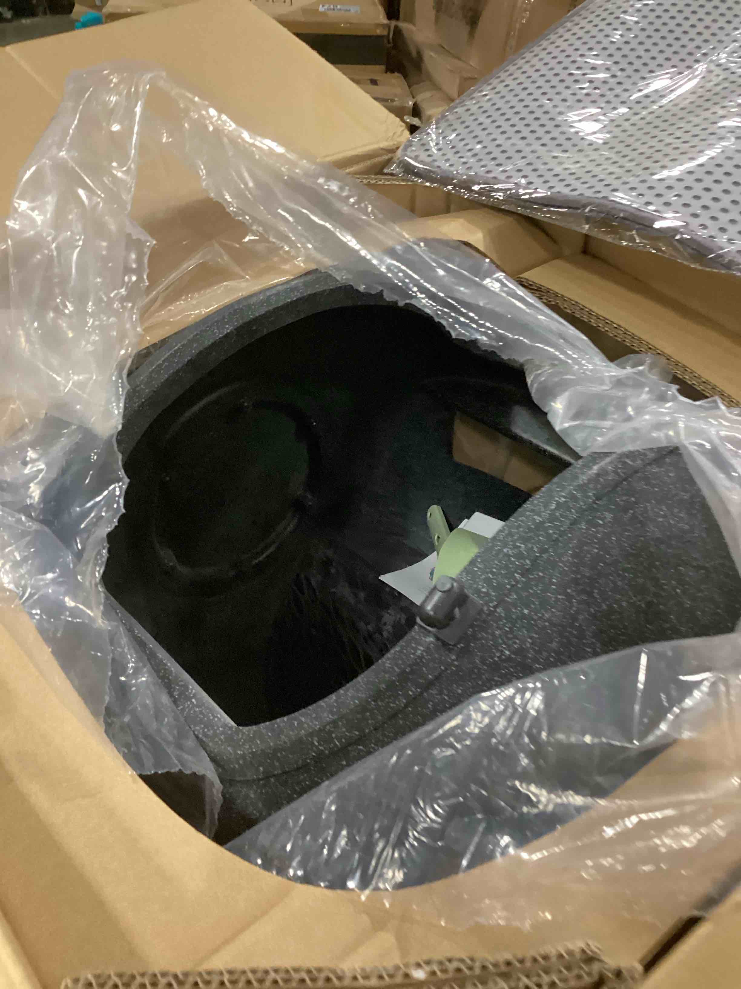 https://s3.amazonaws.com/lotting-images-prod/bidfta/PPE1435349_1739211600571.jpeg