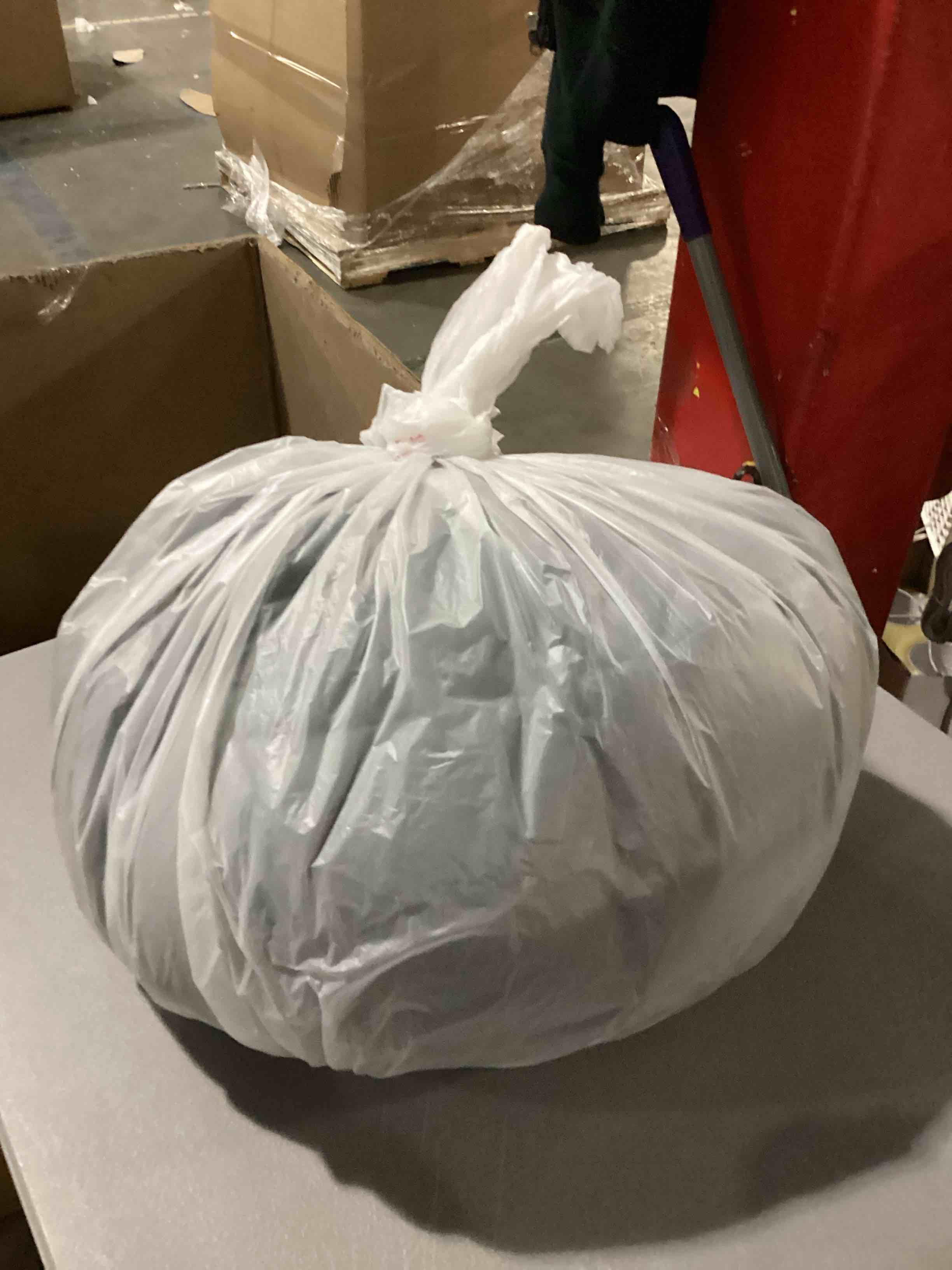 https://s3.amazonaws.com/lotting-images-prod/bidfta/PPE1437046_1741096912803.jpeg