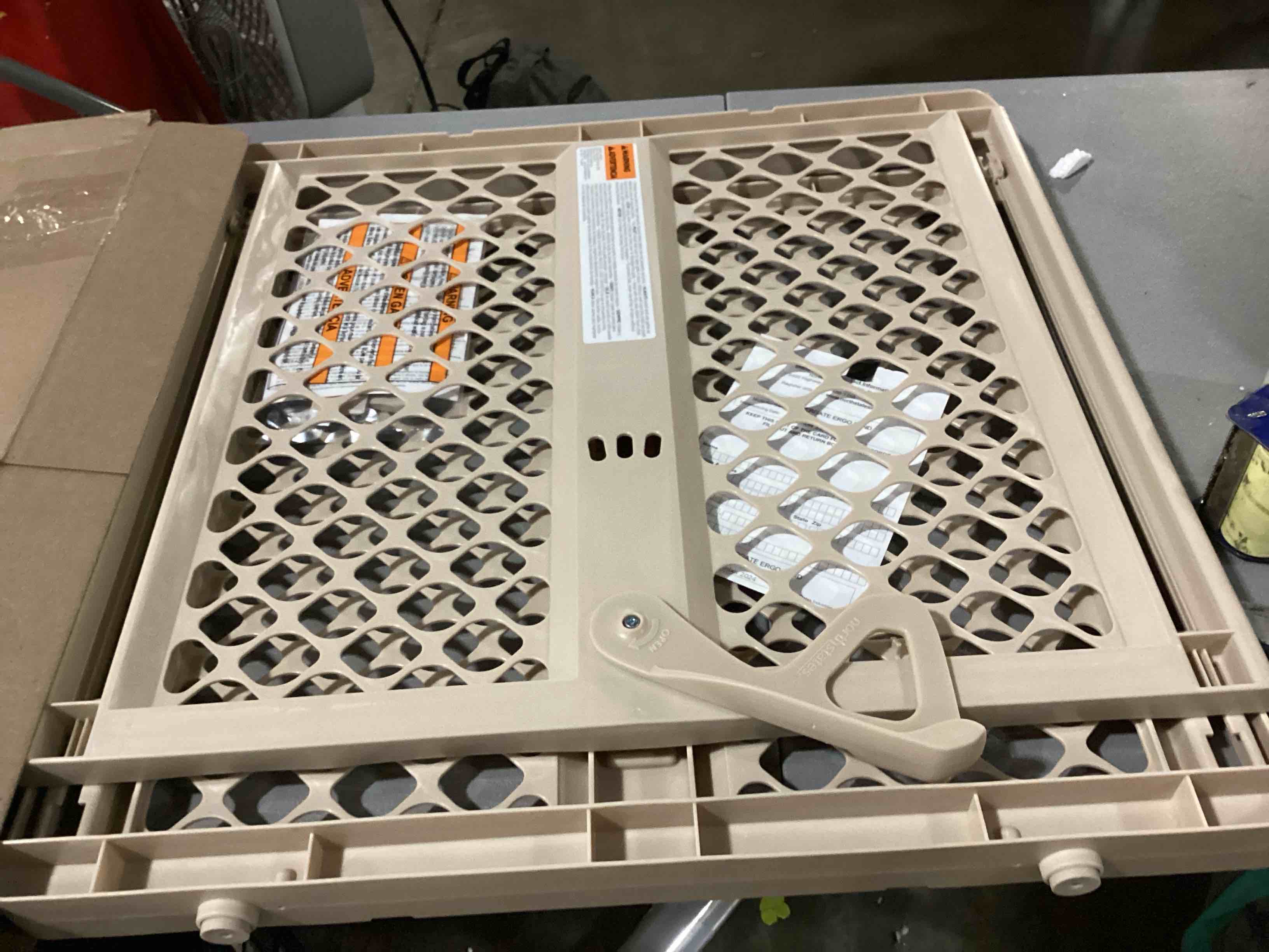 https://s3.amazonaws.com/lotting-images-prod/bidfta/PPE1437172_1741116213419.jpeg