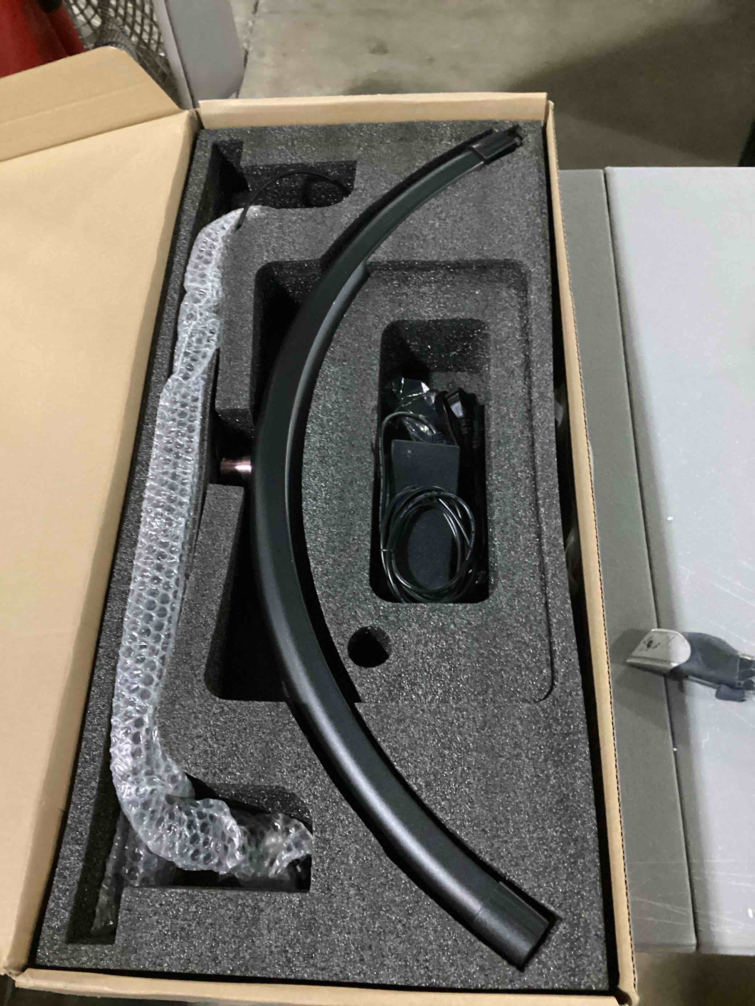 https://s3.amazonaws.com/lotting-images-prod/bidfta/PPE1437249_1741190202681.jpeg