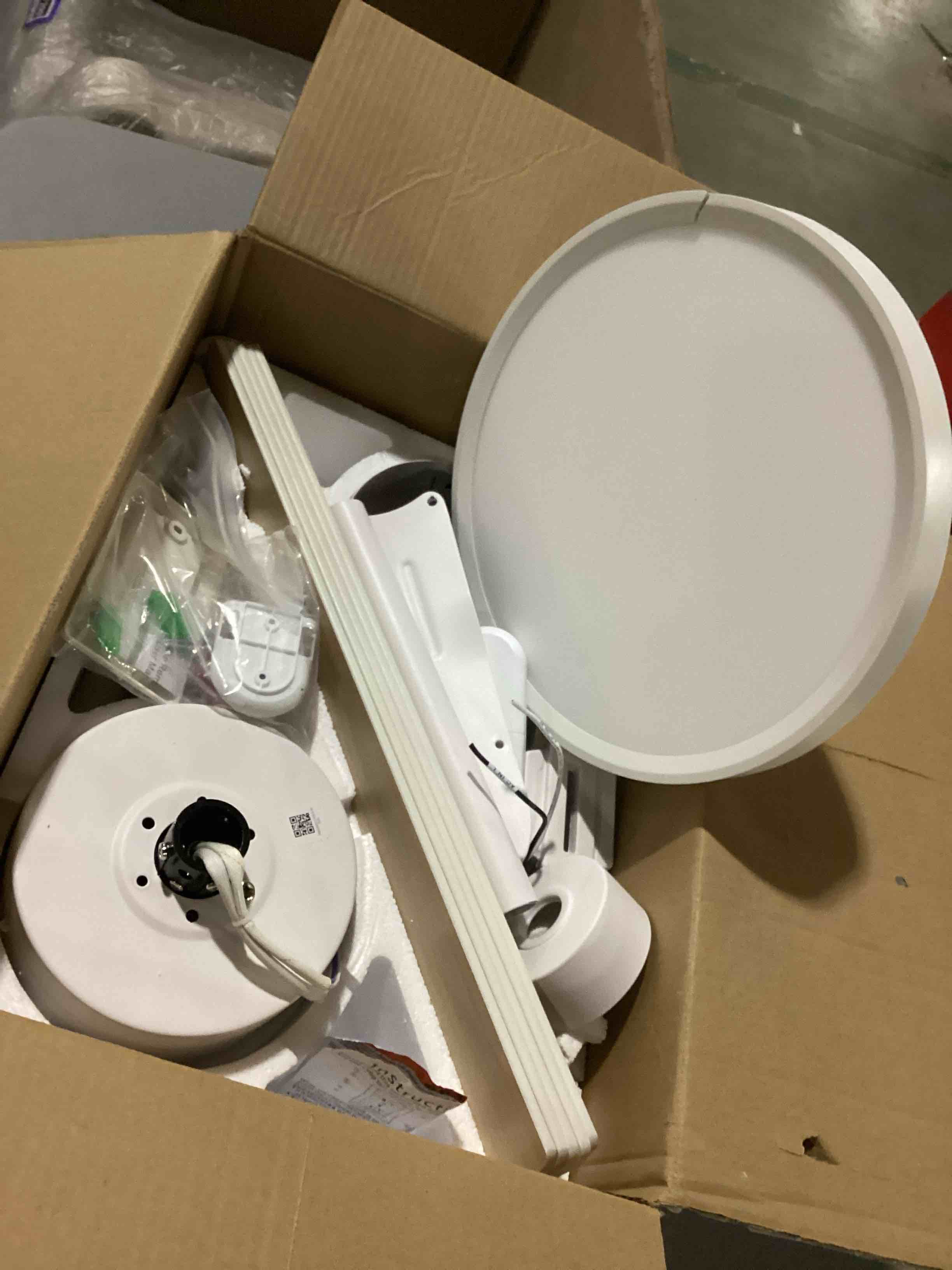 https://s3.amazonaws.com/lotting-images-prod/bidfta/PPE1437300_1741205136738.jpeg