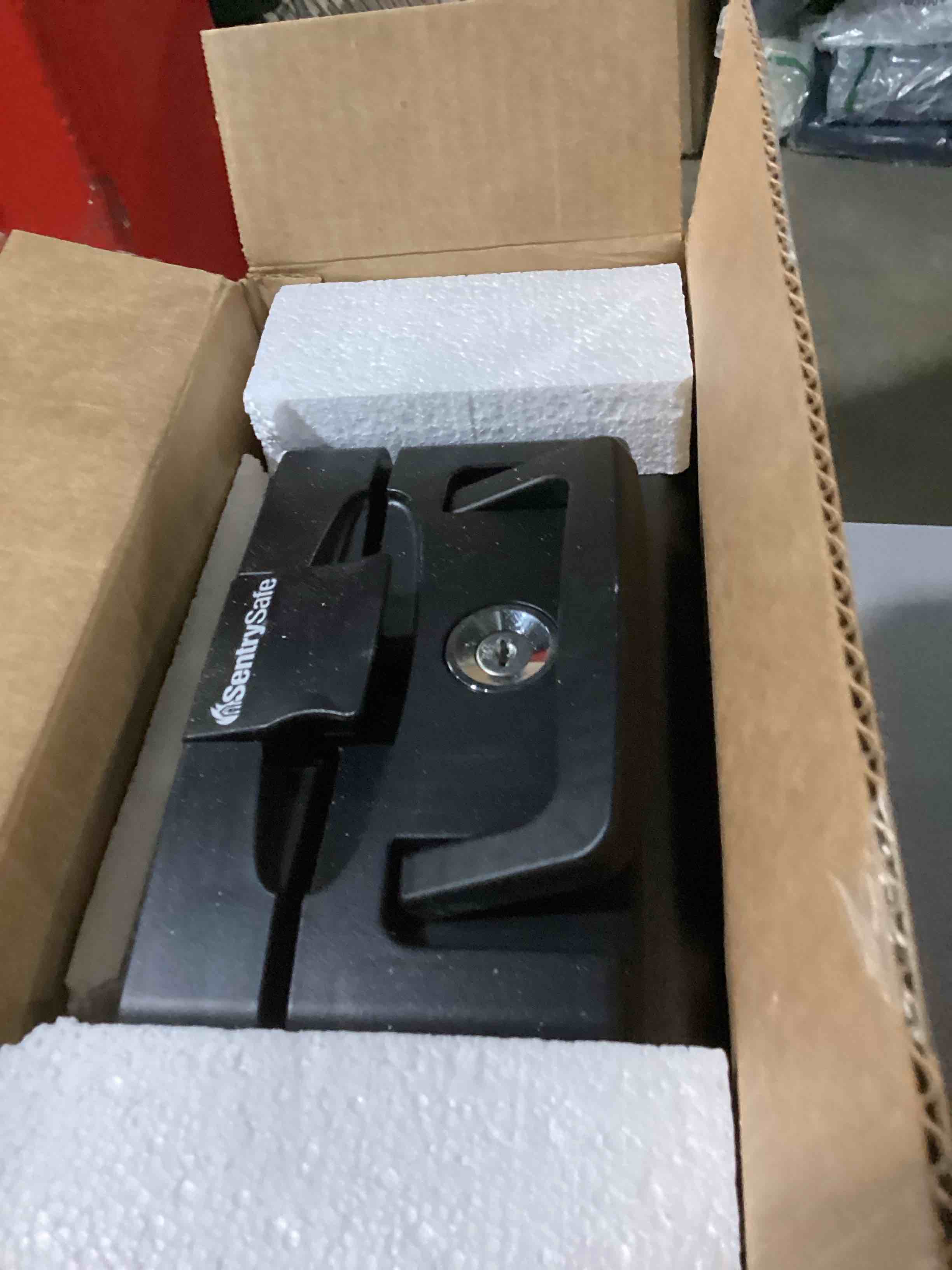 https://s3.amazonaws.com/lotting-images-prod/bidfta/PPE1437333_1741268955481.jpeg