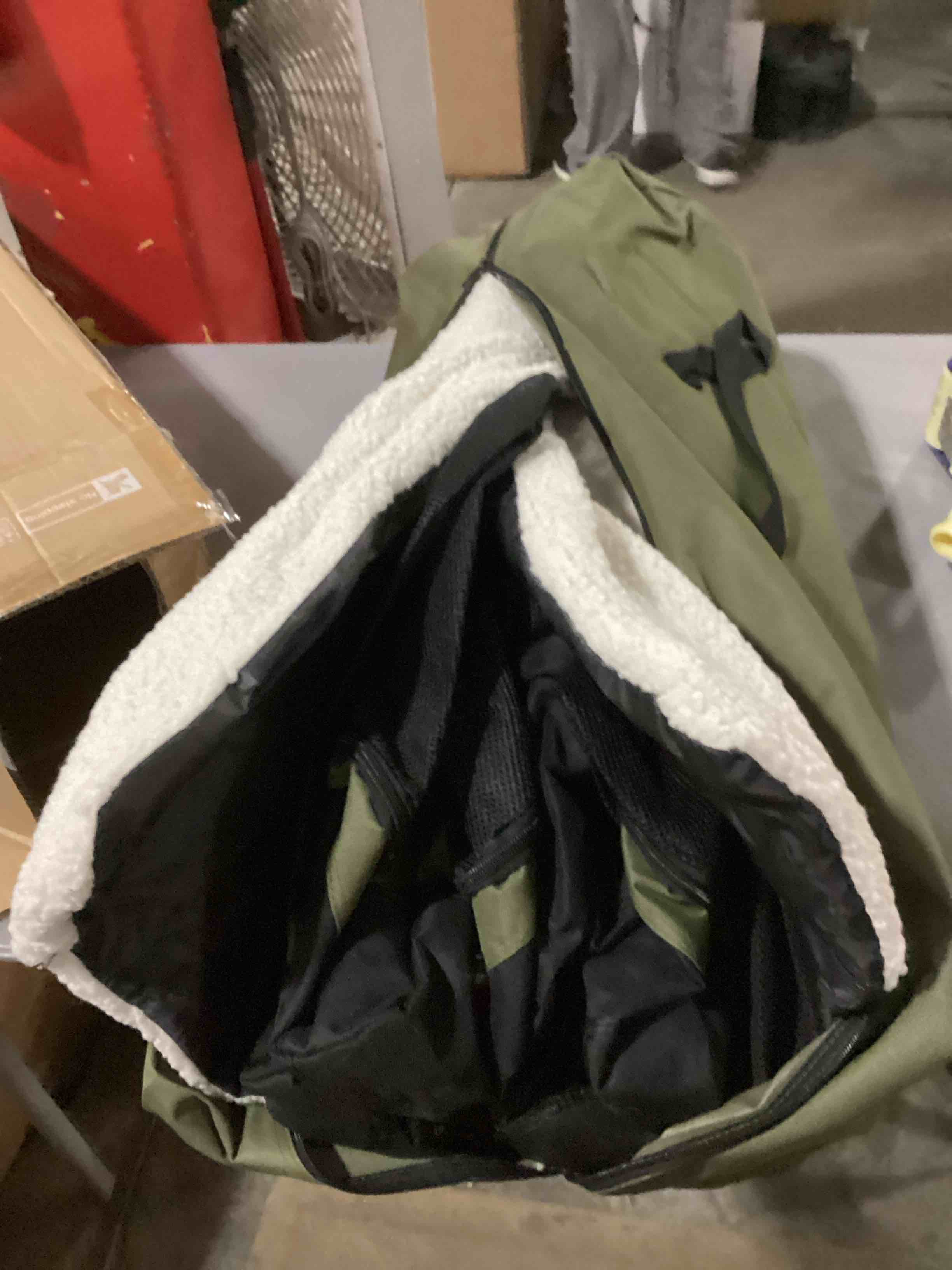 https://s3.amazonaws.com/lotting-images-prod/bidfta/PPE1437587_1741608655478.jpeg