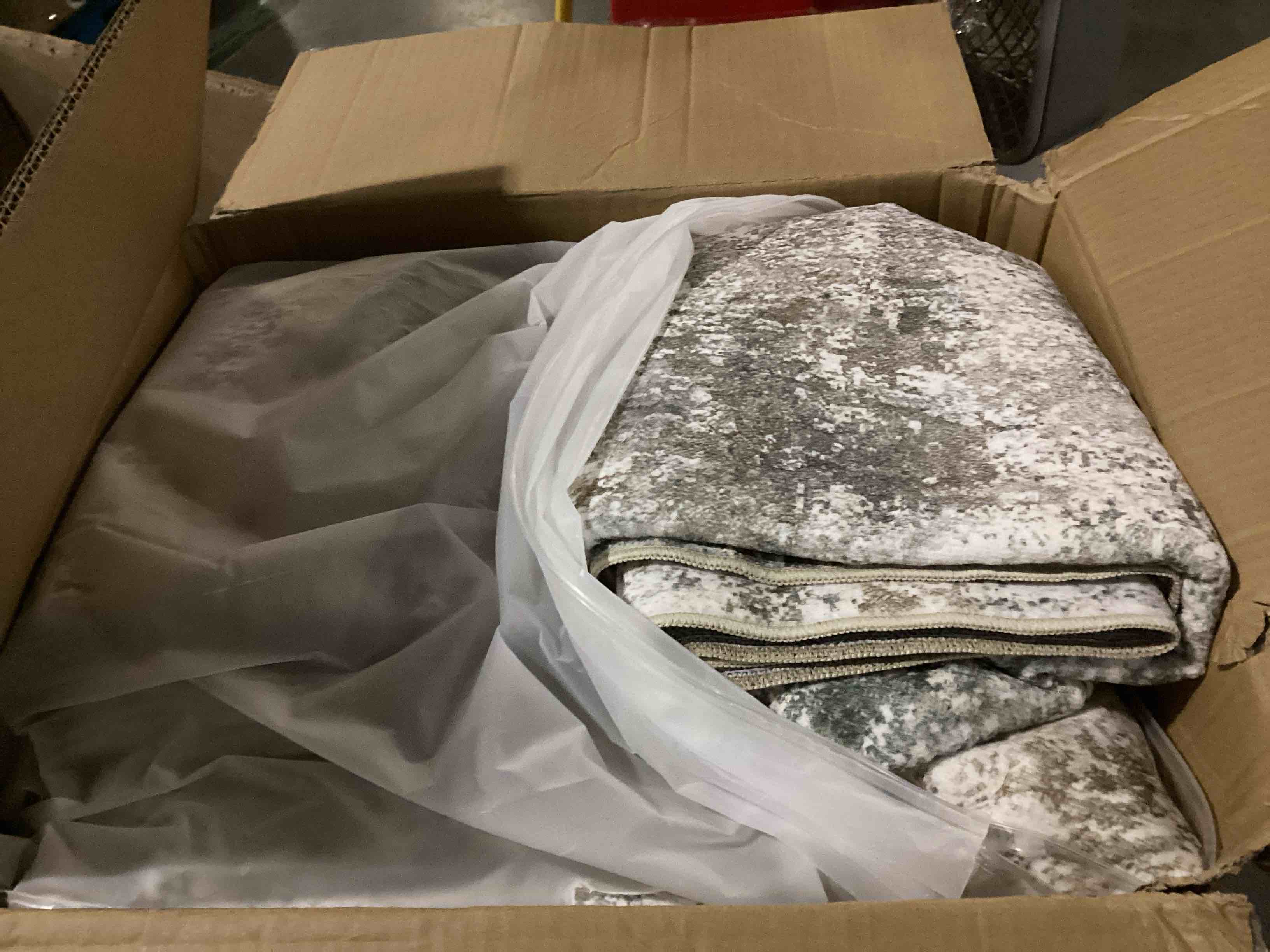 https://s3.amazonaws.com/lotting-images-prod/bidfta/PPE1437623_1741613752913.jpeg