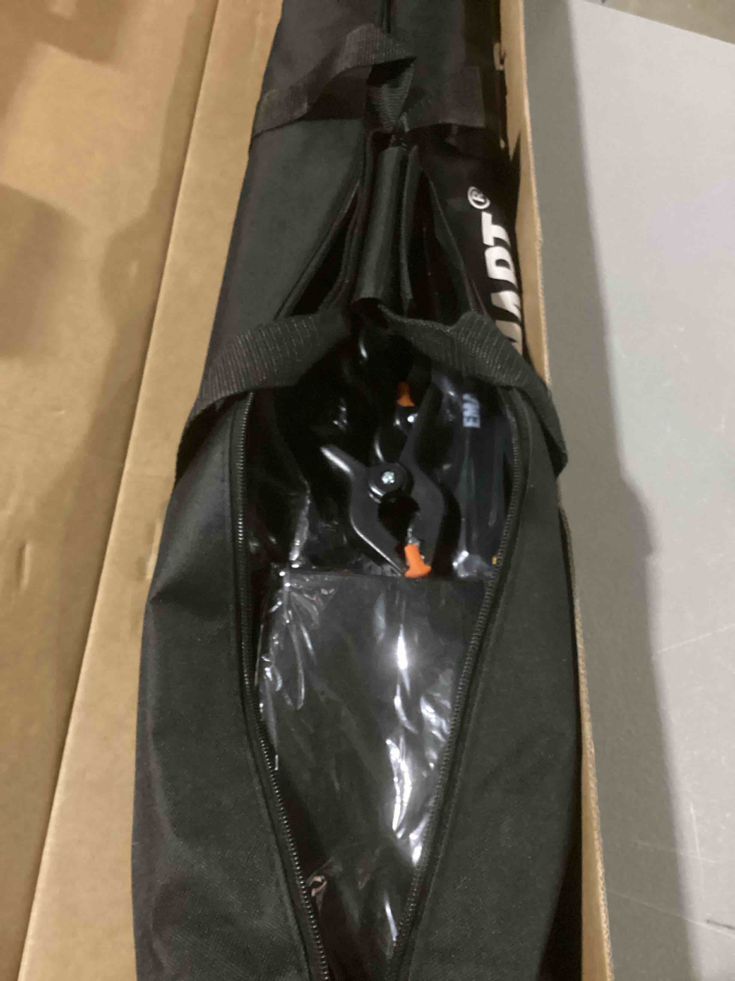 https://s3.amazonaws.com/lotting-images-prod/bidfta/PPE1437903_1741791532263.jpeg