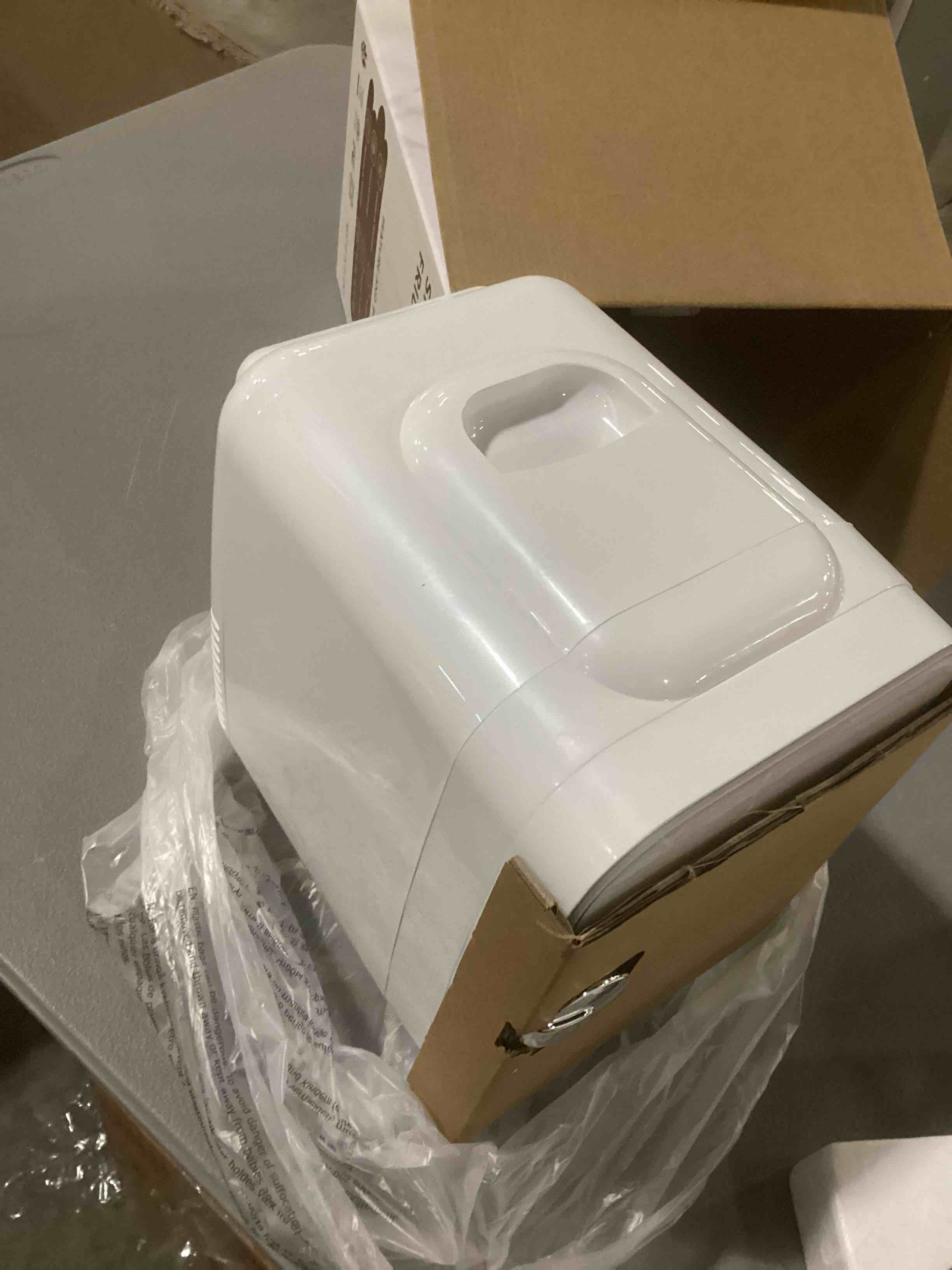 https://s3.amazonaws.com/lotting-images-prod/bidfta/PPE1437908_1741792025927.jpeg