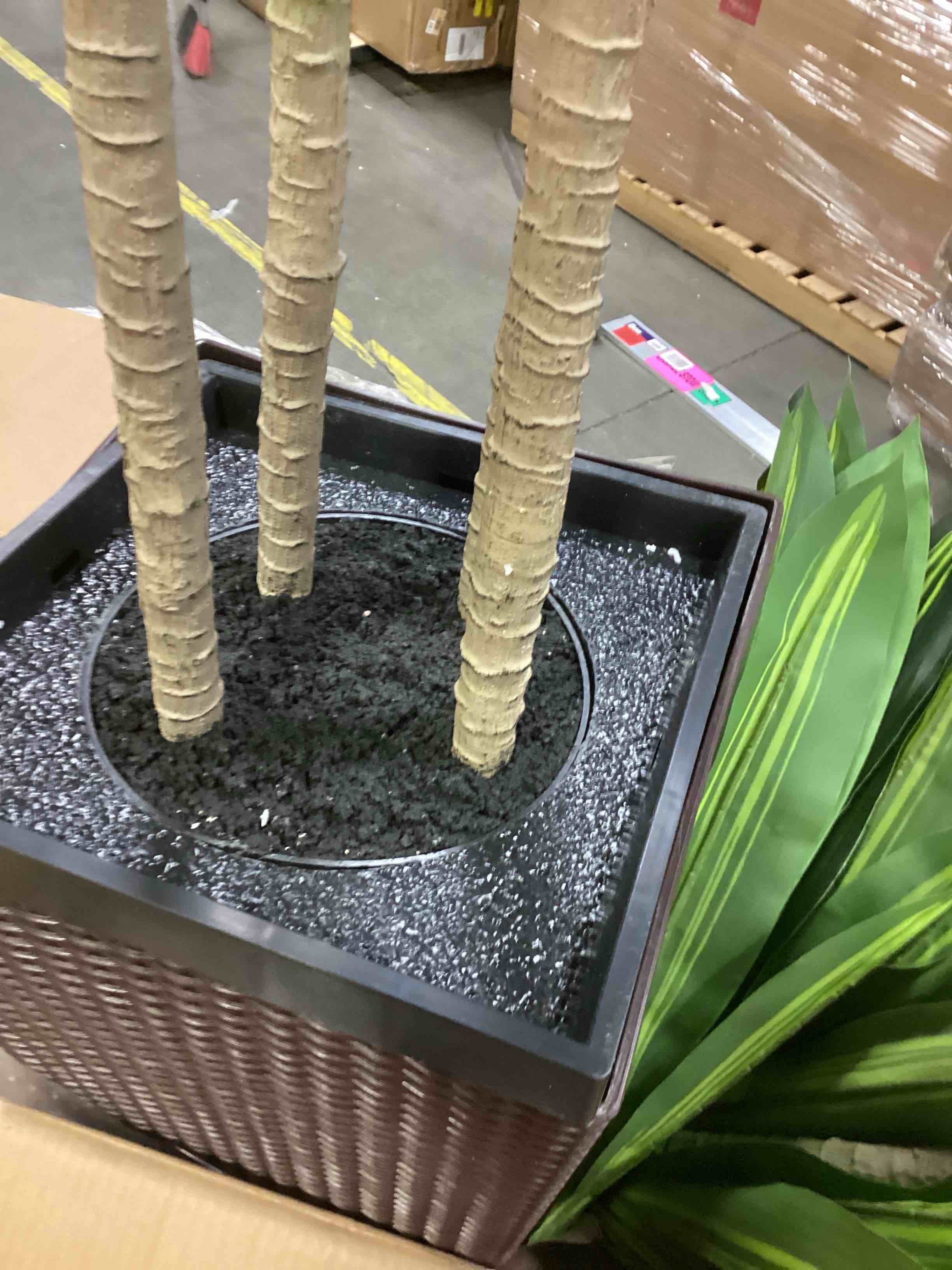 https://s3.amazonaws.com/lotting-images-prod/bidfta/PPE1438505_1742563287167.jpeg