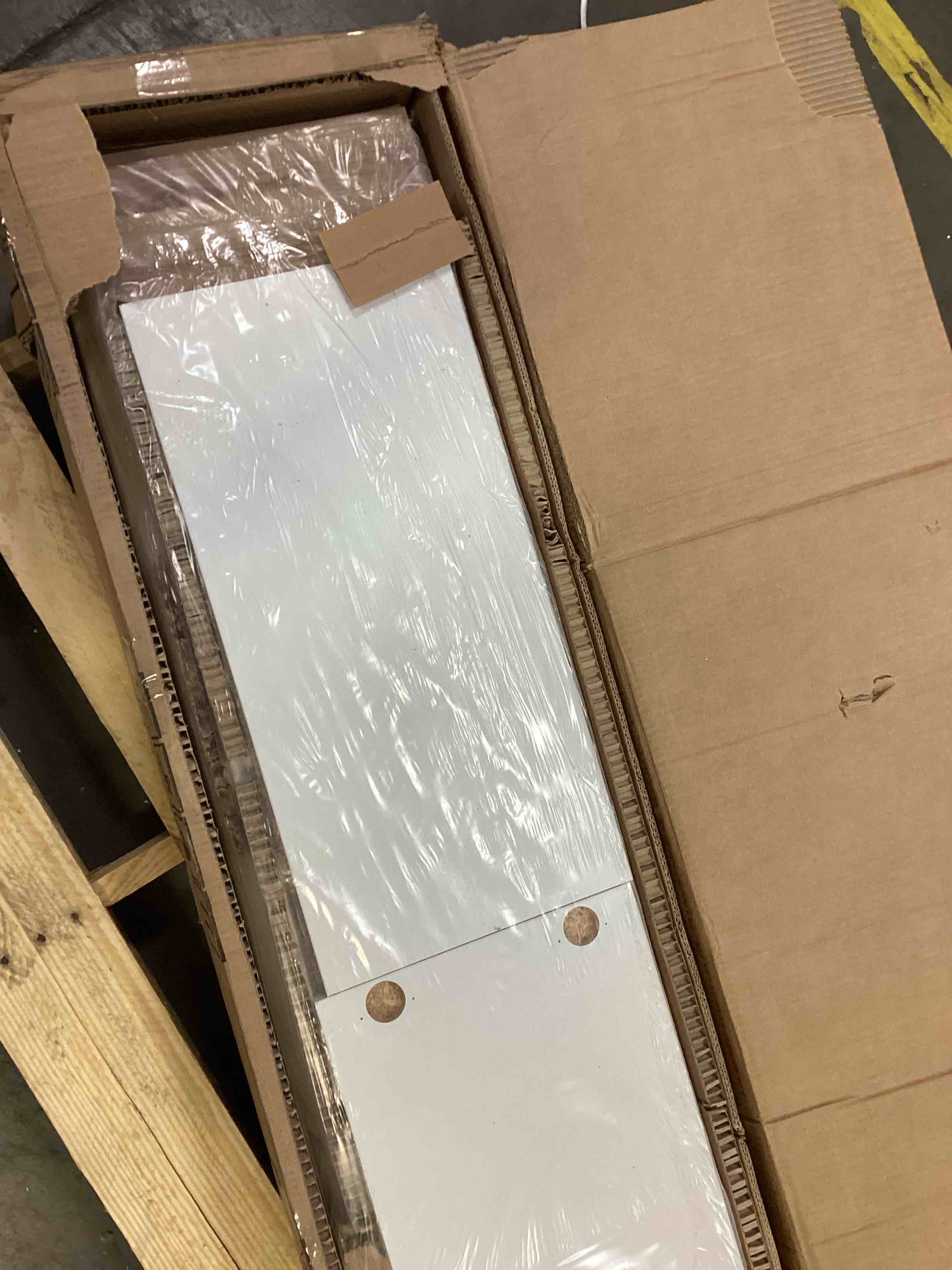 https://s3.amazonaws.com/lotting-images-prod/bidfta/PPE1438511_1742567804169.jpeg