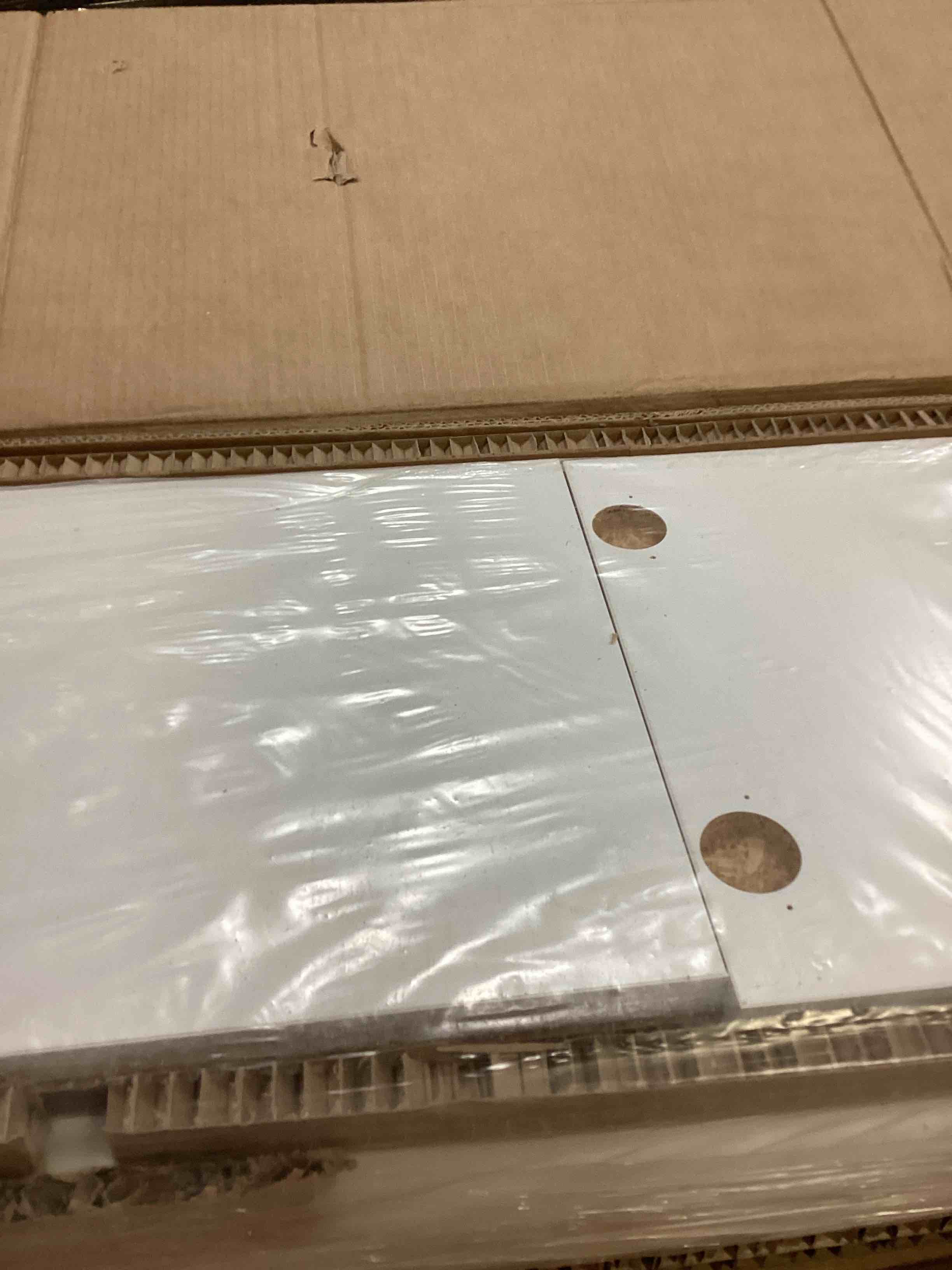 https://s3.amazonaws.com/lotting-images-prod/bidfta/PPE1438511_1742567814895.jpeg