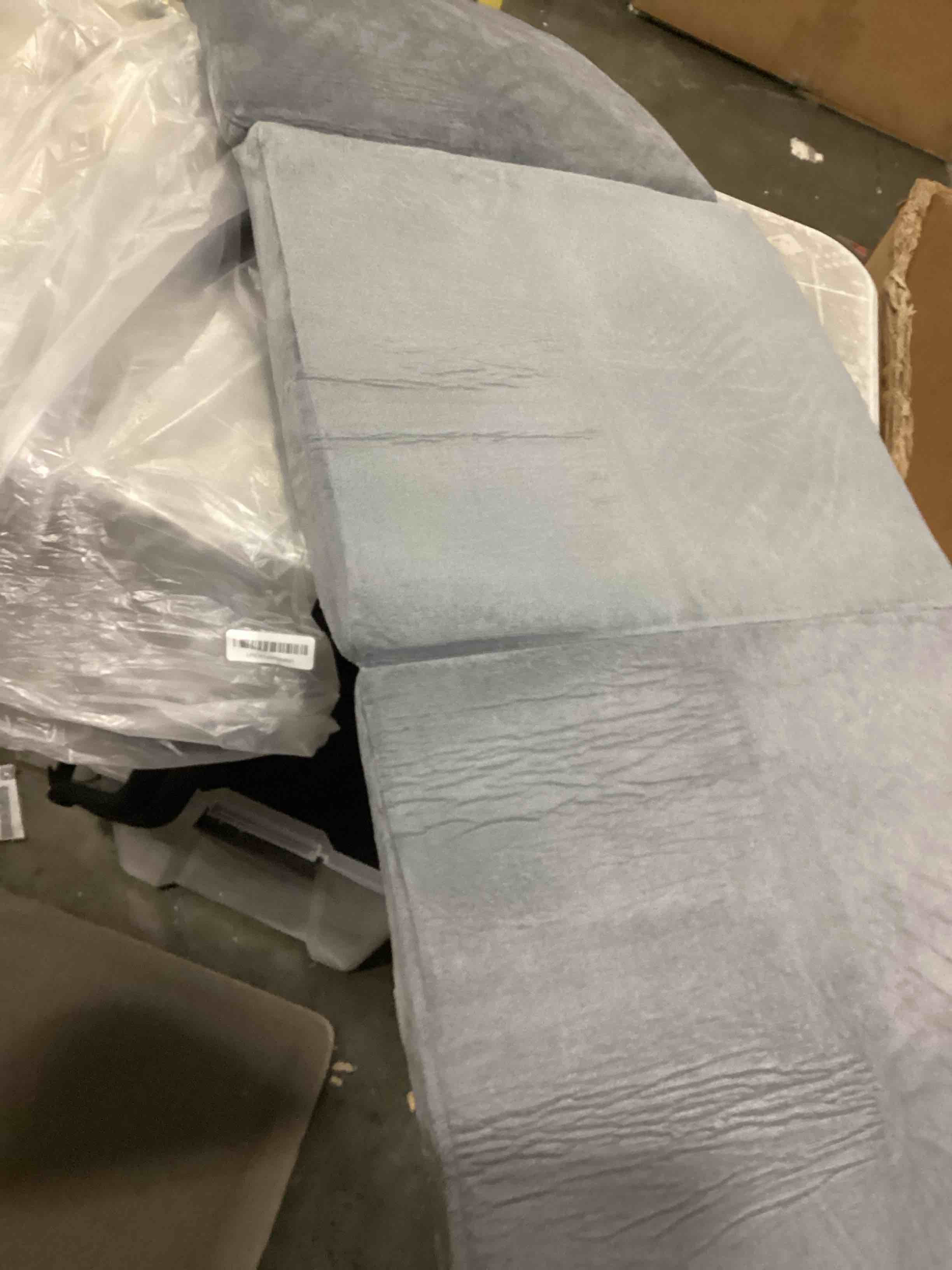 https://s3.amazonaws.com/lotting-images-prod/bidfta/PPE1439424_1743599499070.jpeg