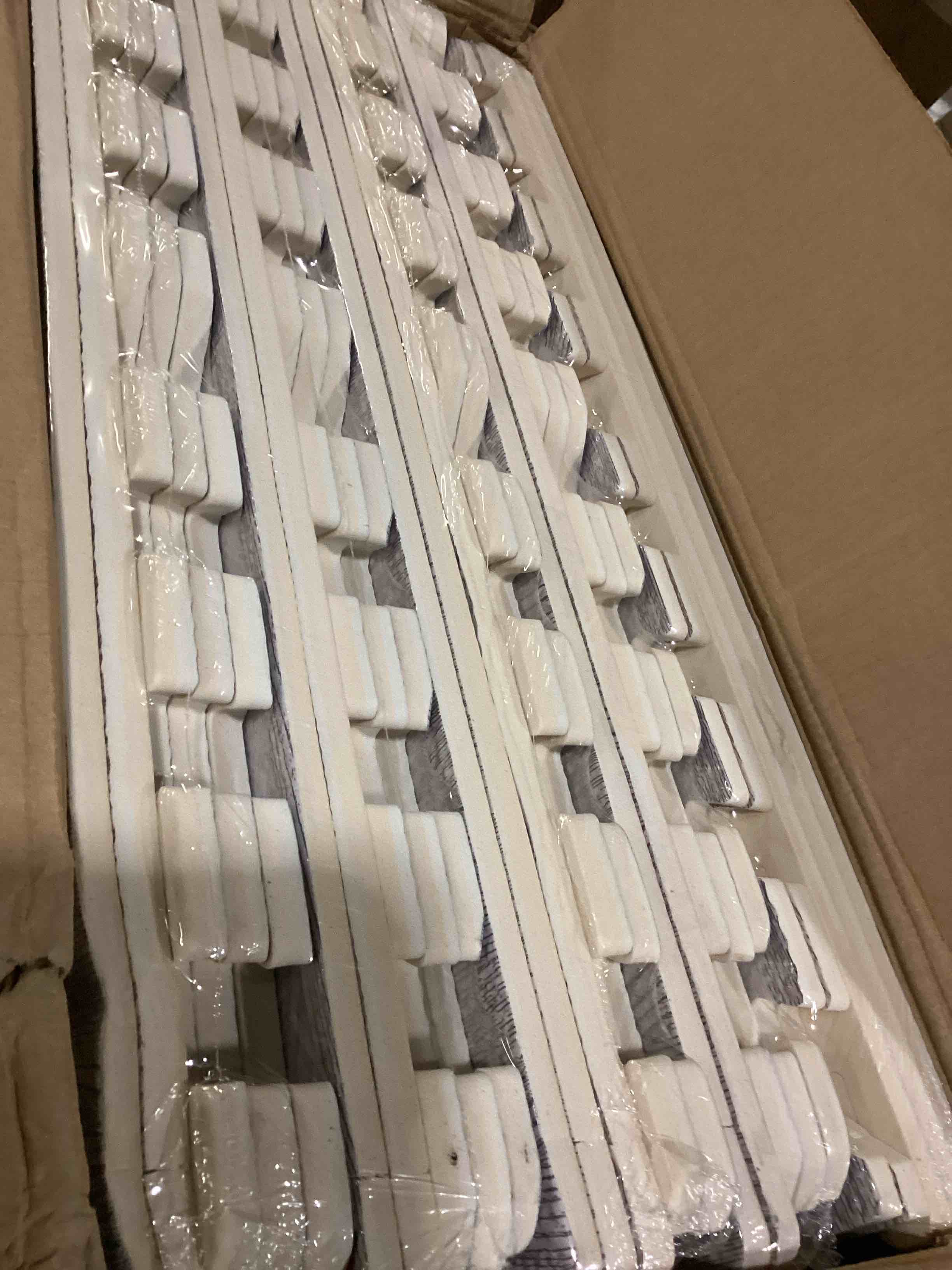 https://s3.amazonaws.com/lotting-images-prod/bidfta/PPE1440152_1744374930501.jpeg