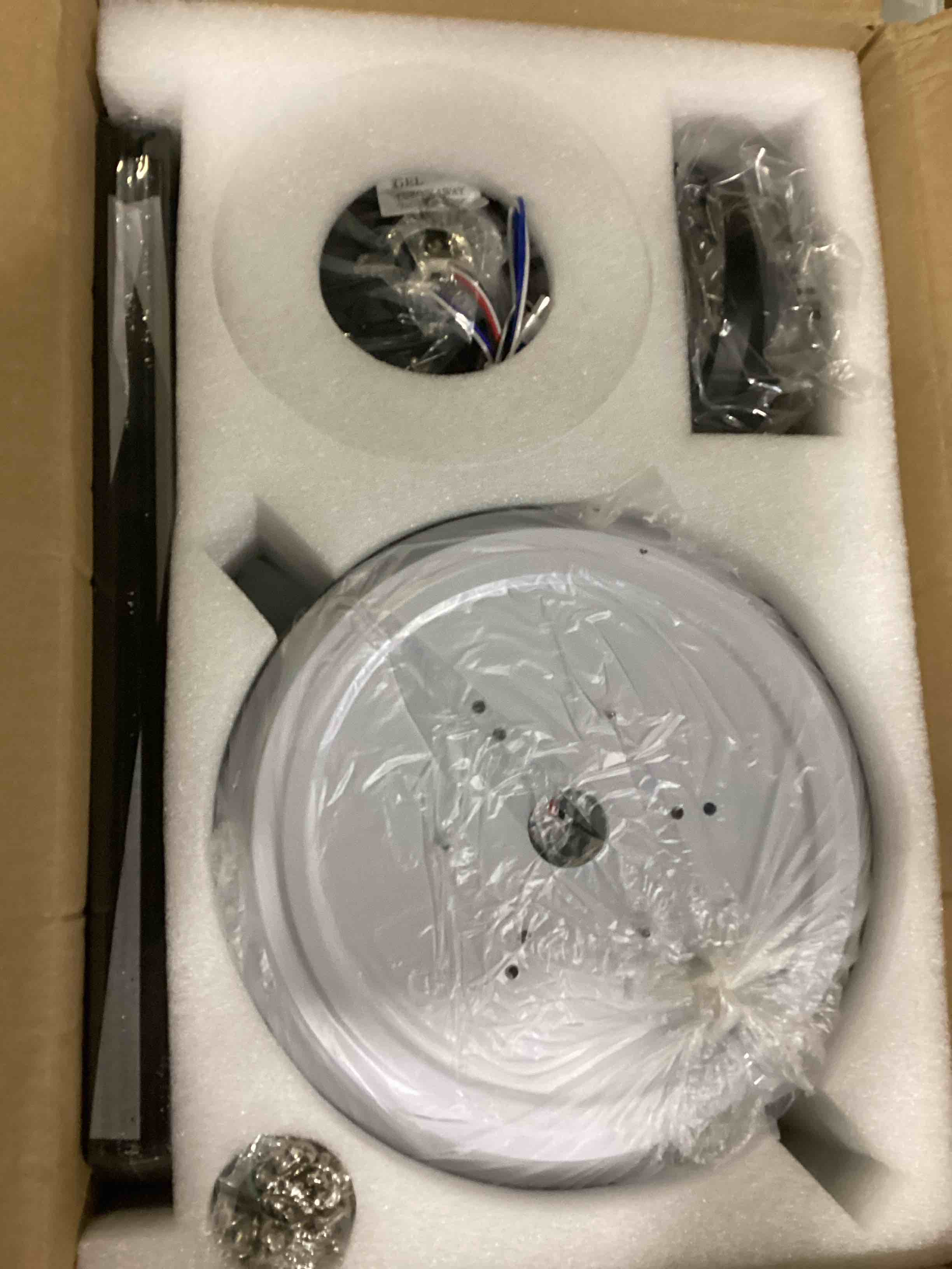 https://s3.amazonaws.com/lotting-images-prod/bidfta/PPE1440207_1744383825886.jpeg