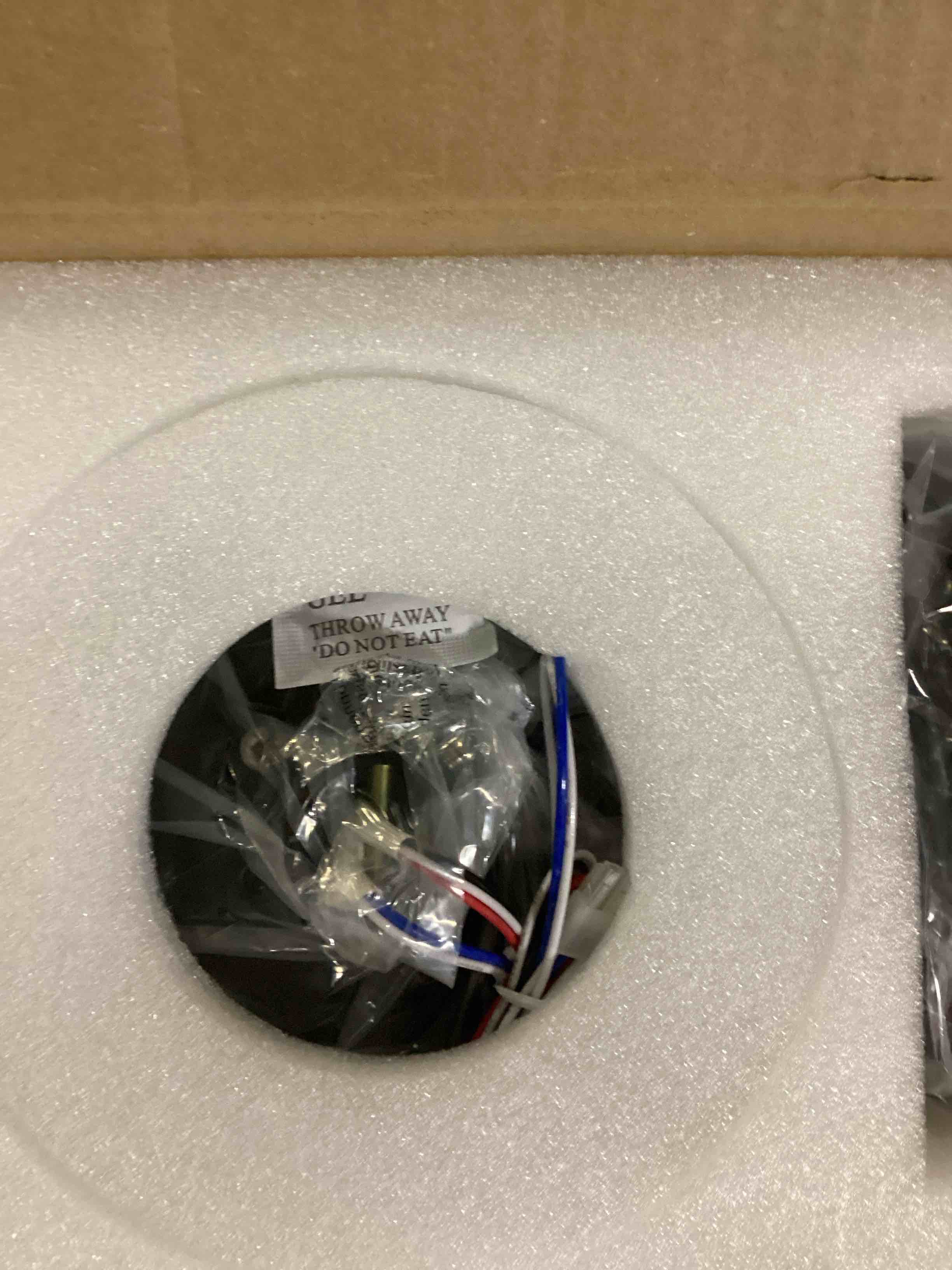 https://s3.amazonaws.com/lotting-images-prod/bidfta/PPE1440207_1744383828401.jpeg