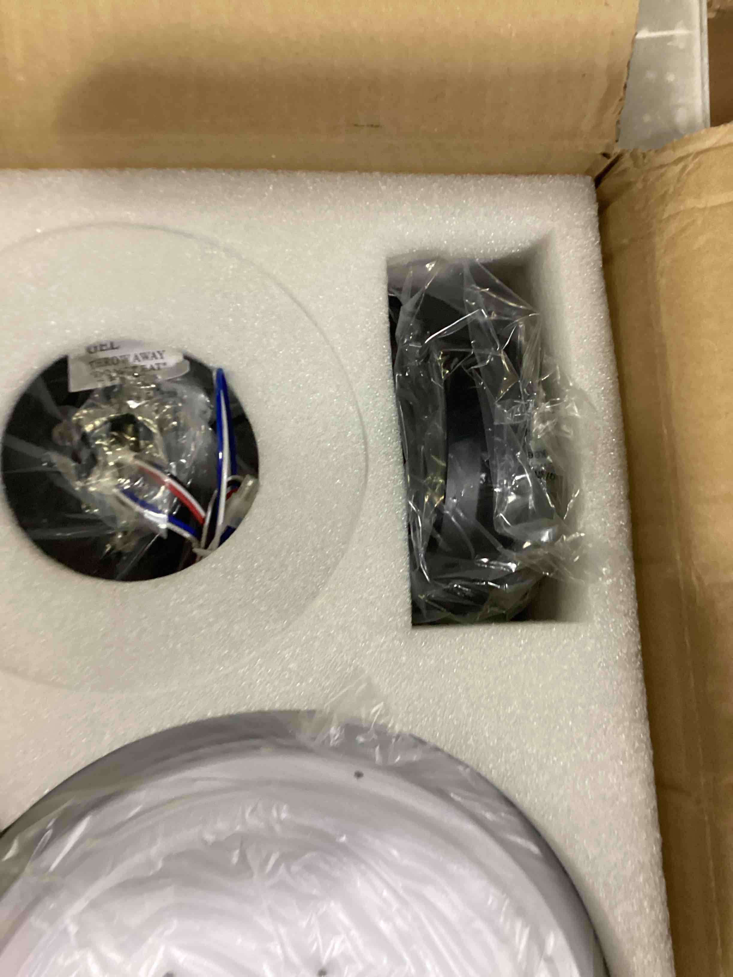 https://s3.amazonaws.com/lotting-images-prod/bidfta/PPE1440207_1744383830276.jpeg