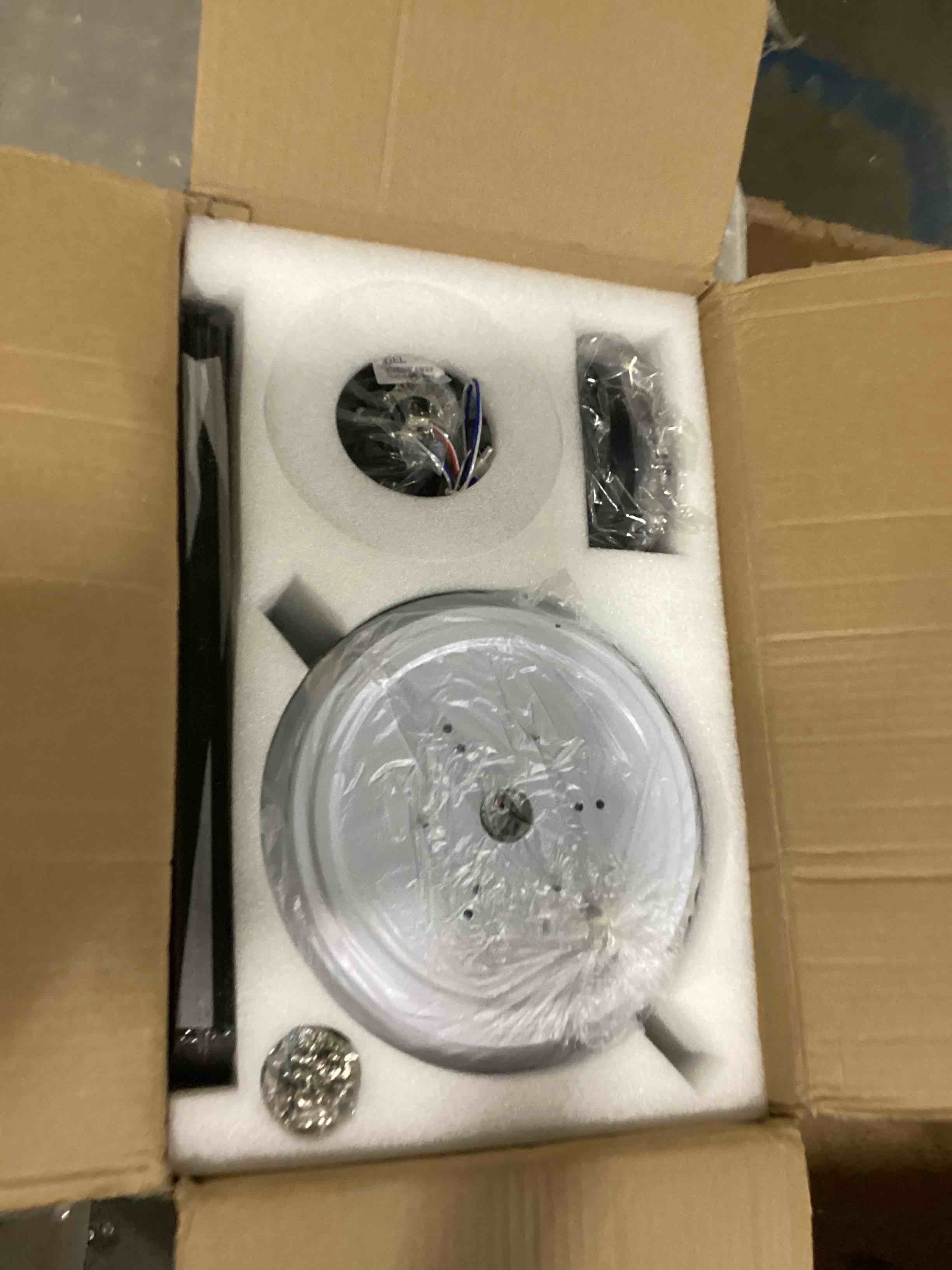 https://s3.amazonaws.com/lotting-images-prod/bidfta/PPE1440207_1744383831217.jpeg
