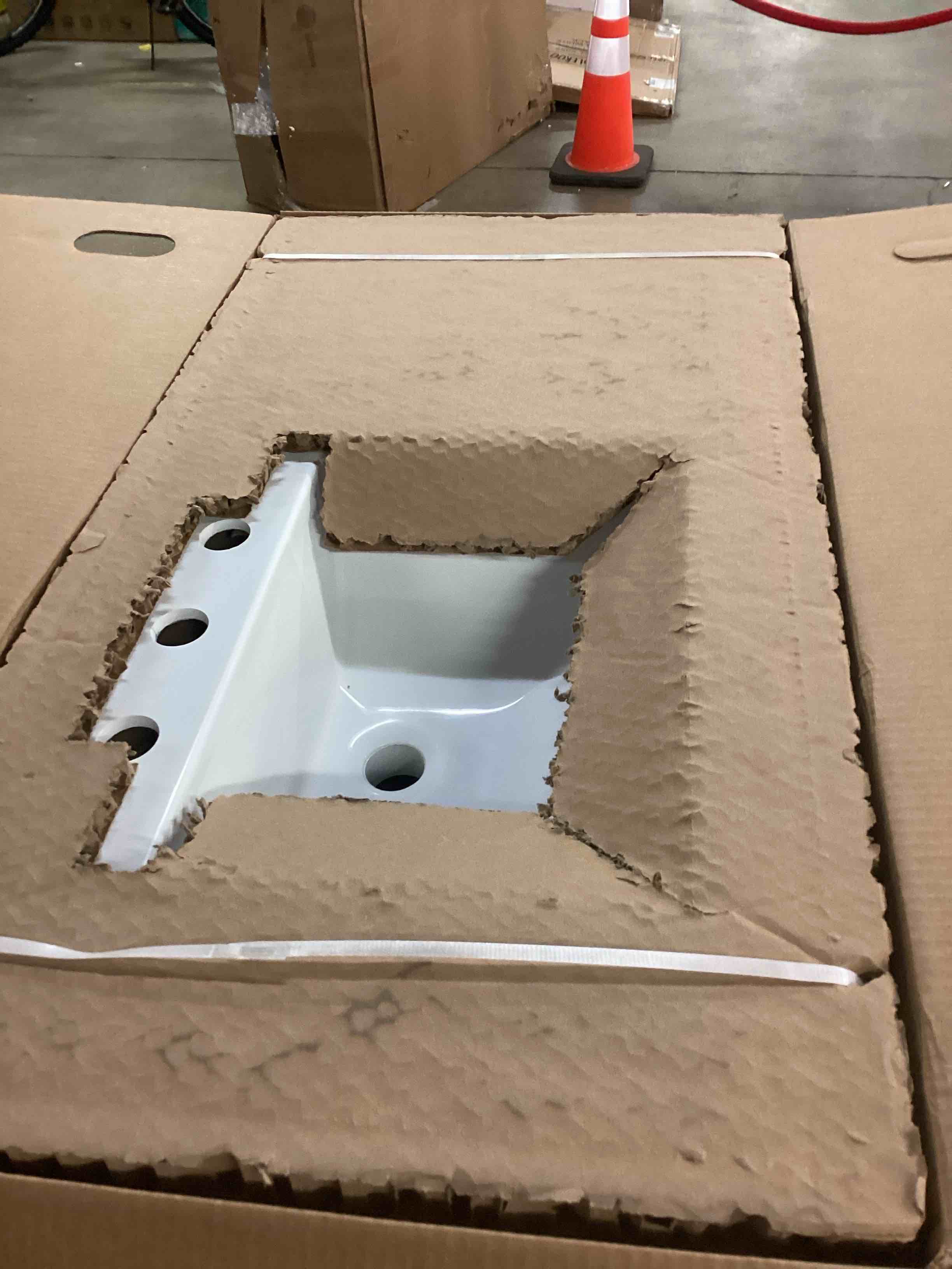 https://s3.amazonaws.com/lotting-images-prod/bidfta/PPE1441242_1741204071628.jpeg
