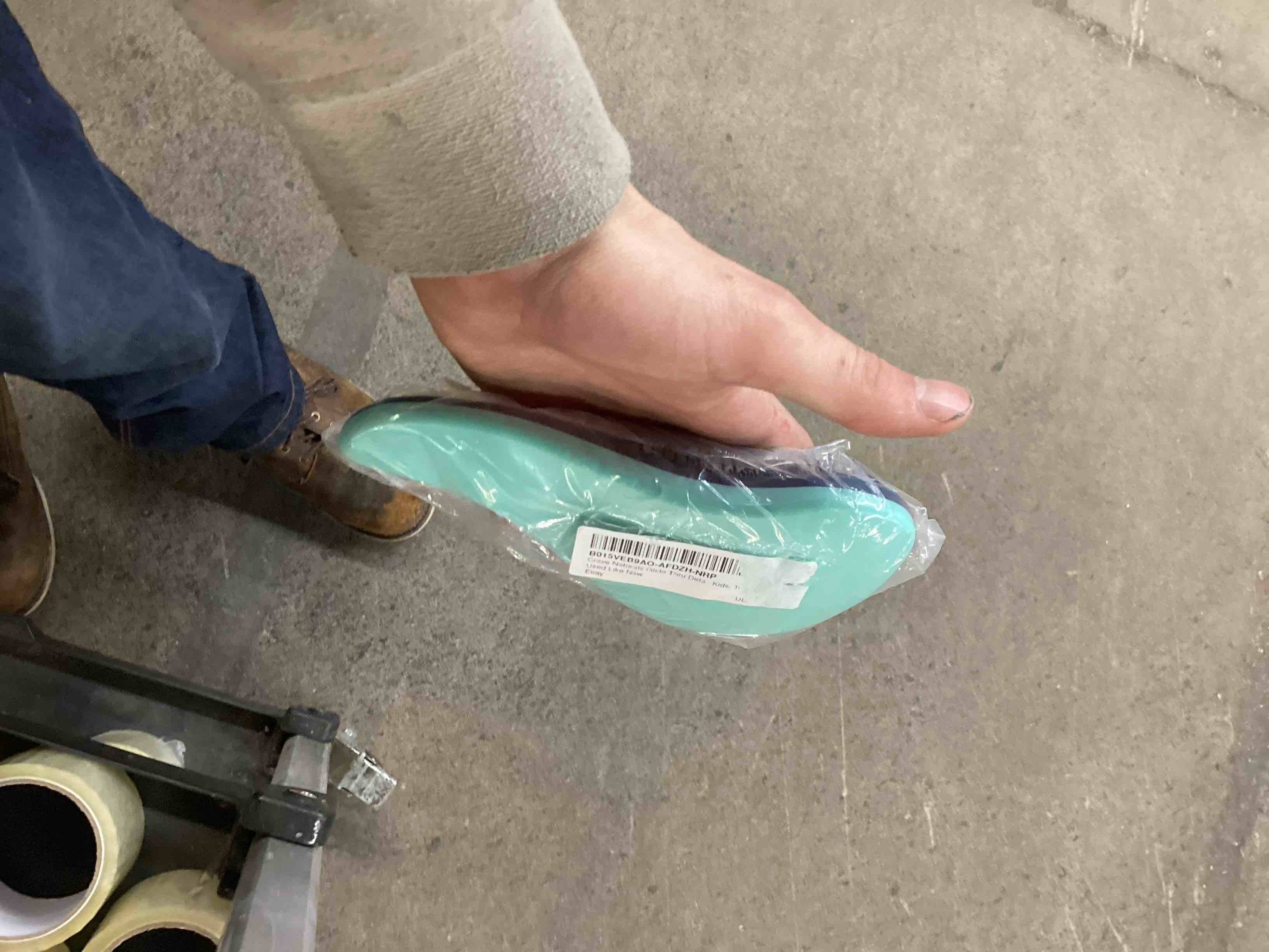 Condition photo showing Good Condition for Crave Naturals Glide Thru Hair Brush - Detangler Brush for Curly, Straight, Wet or Dry Hair - Gentle Detangling Brushes for Adults, Kids, Toddlers - Hair Accessories for Women, 7.5x3" - teal 