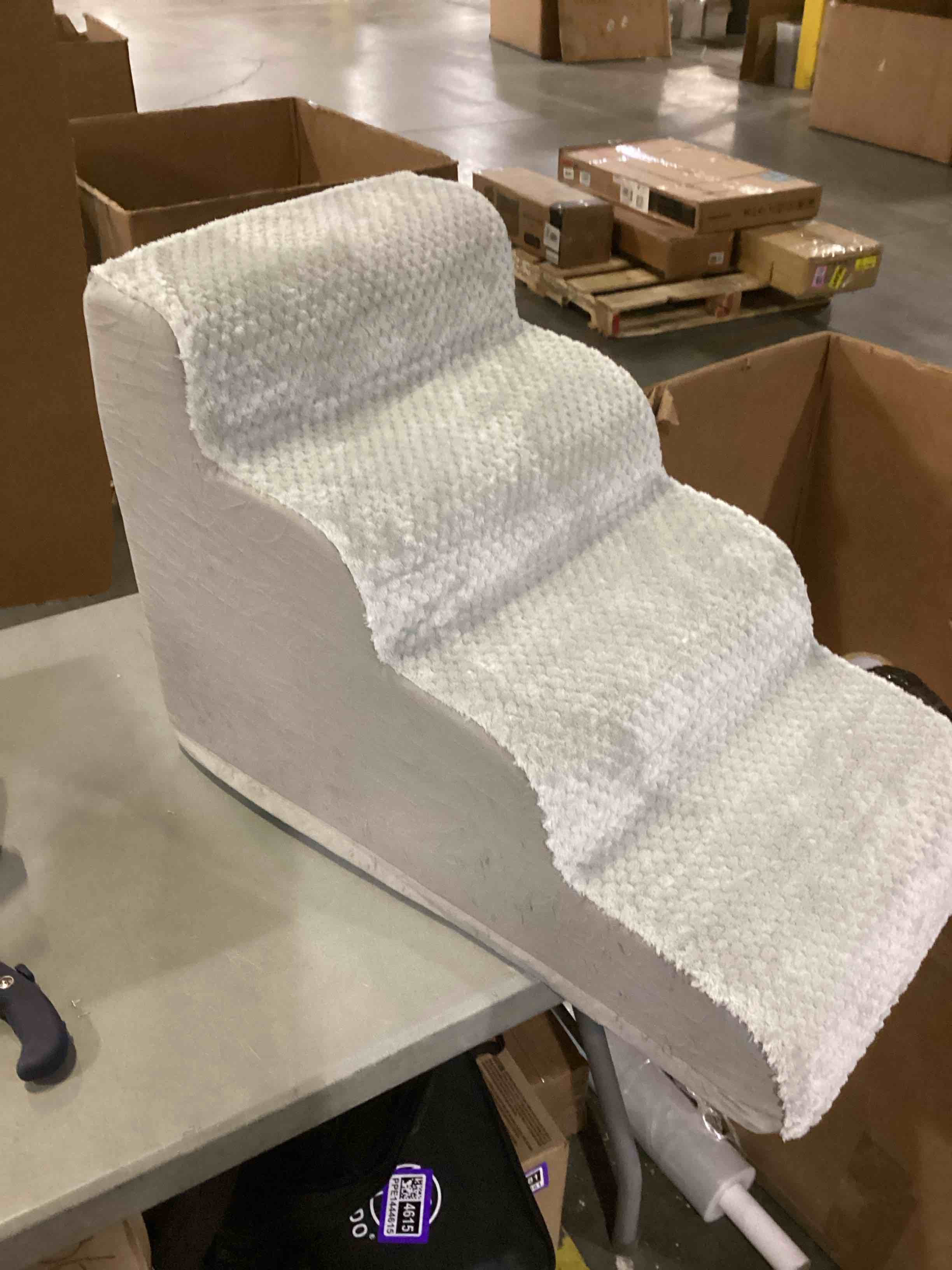 https://s3.amazonaws.com/lotting-images-prod/bidfta/PPE1444653_1740428512909.jpeg