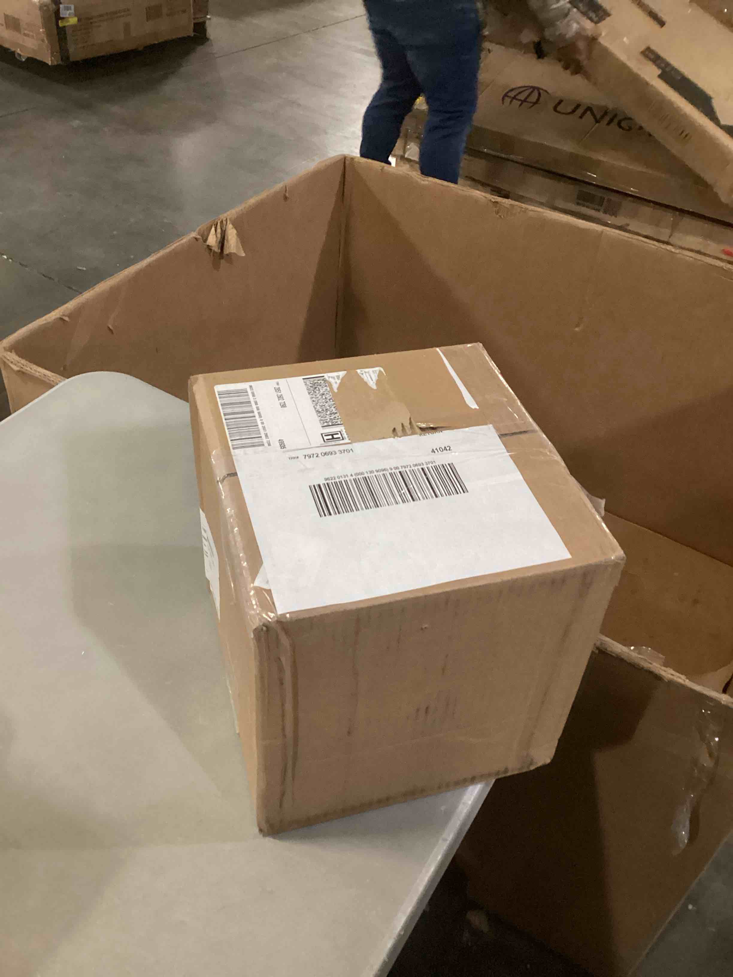 https://s3.amazonaws.com/lotting-images-prod/bidfta/PPE1445040_1741007636015.jpeg
