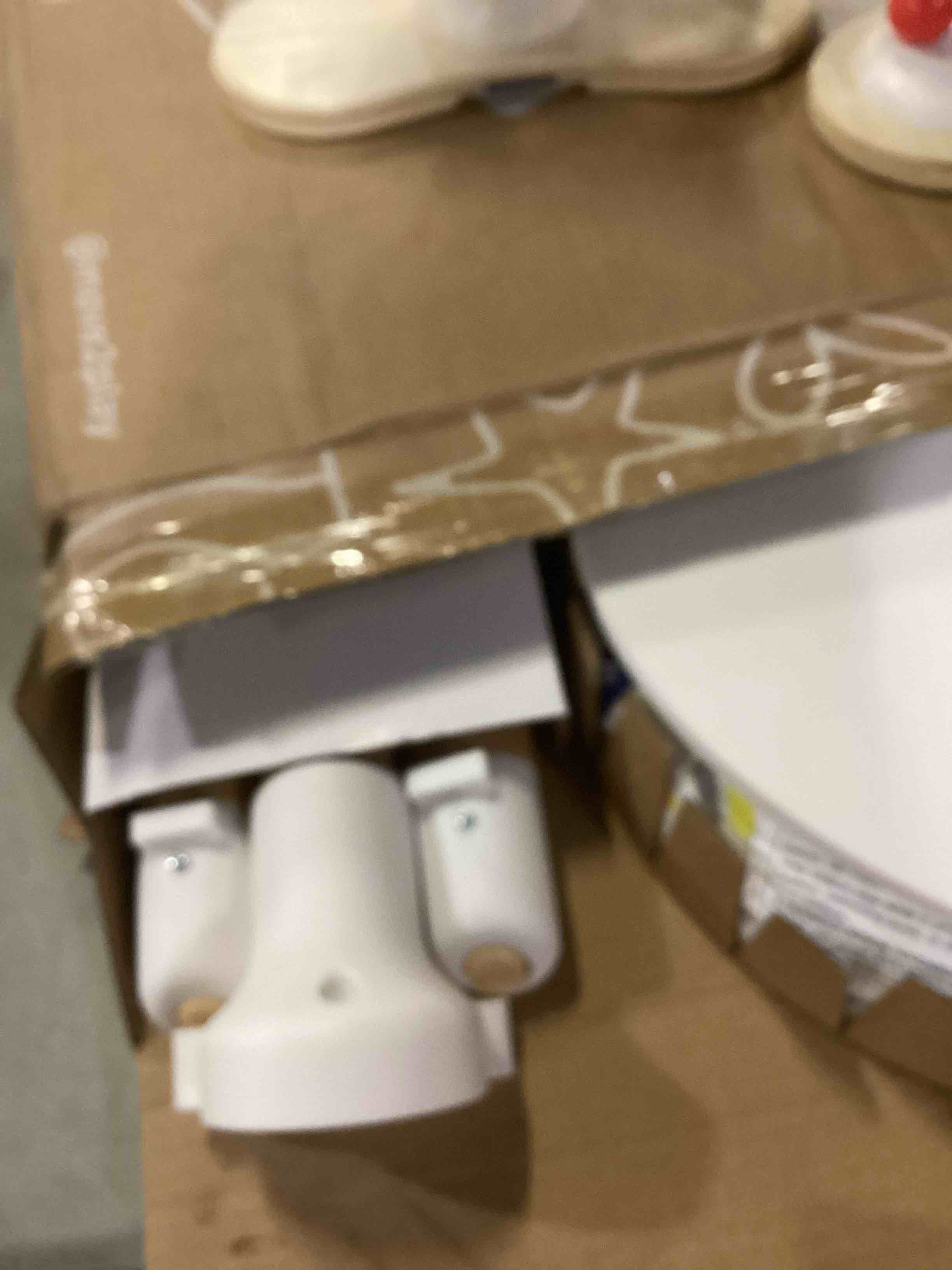 https://s3.amazonaws.com/lotting-images-prod/bidfta/PPE1445105_1741026129699.jpeg
