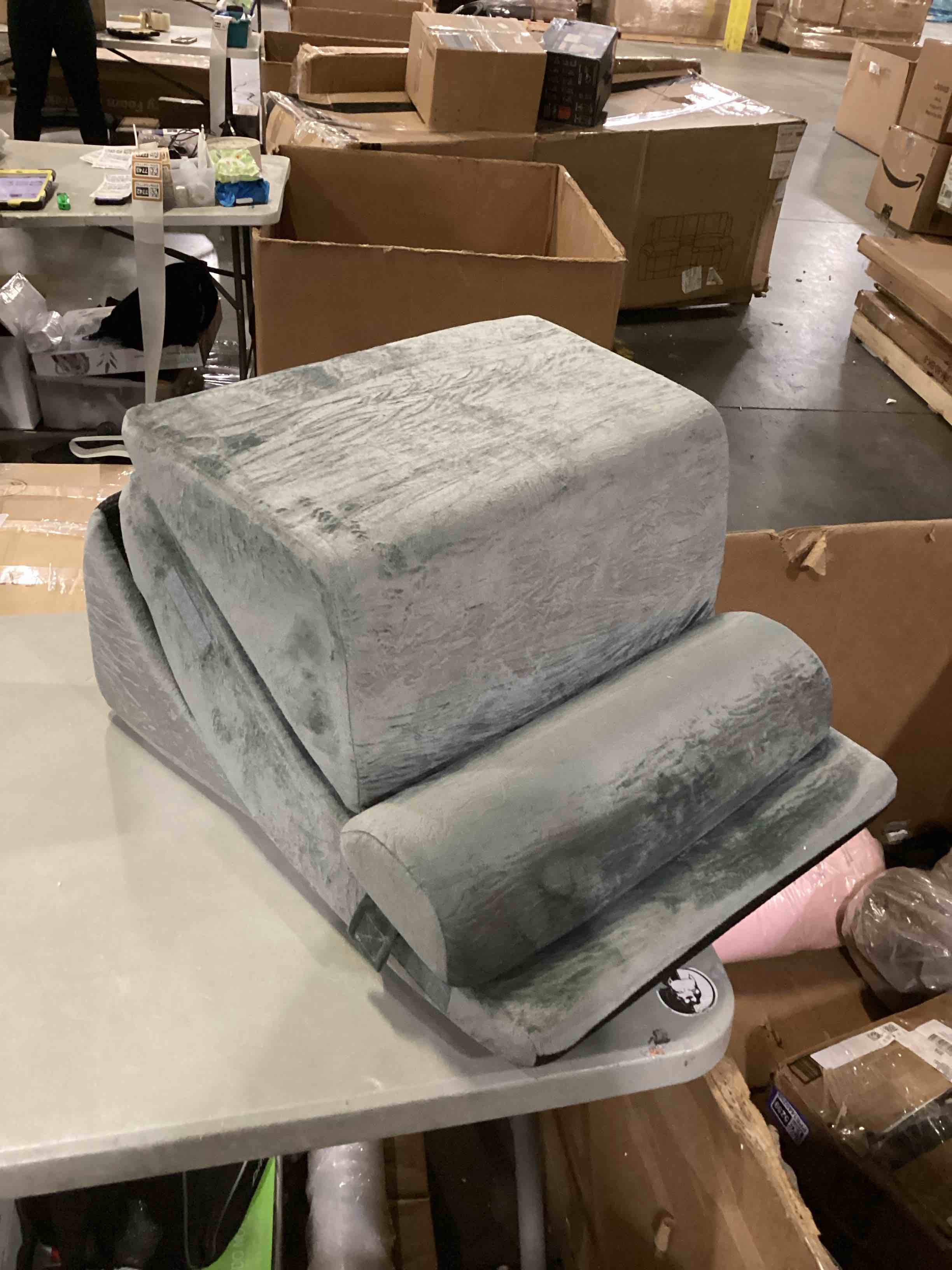 https://s3.amazonaws.com/lotting-images-prod/bidfta/PPE1445262_1741277003653.jpeg