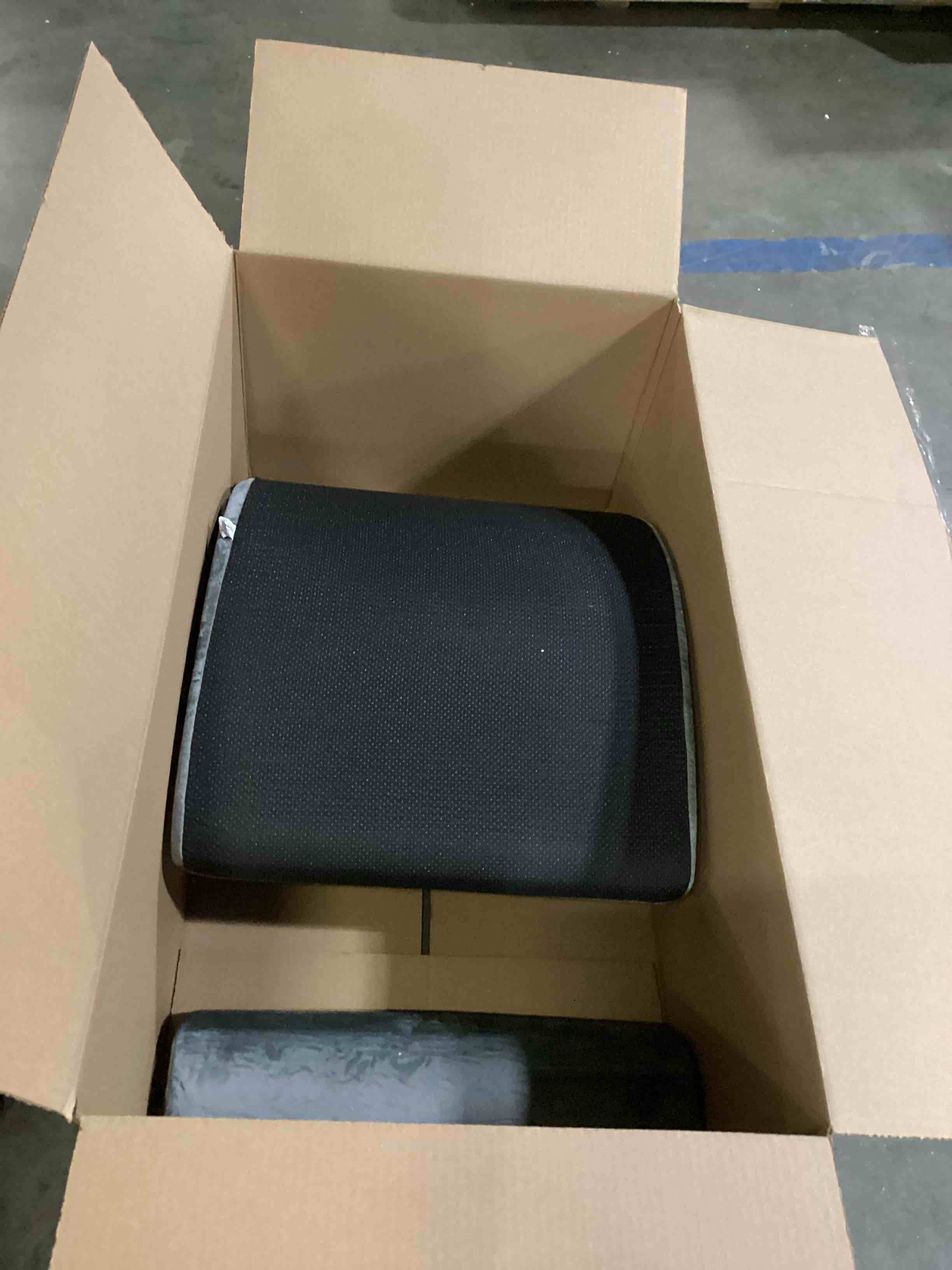https://s3.amazonaws.com/lotting-images-prod/bidfta/PPE1445262_1741277022403.jpeg