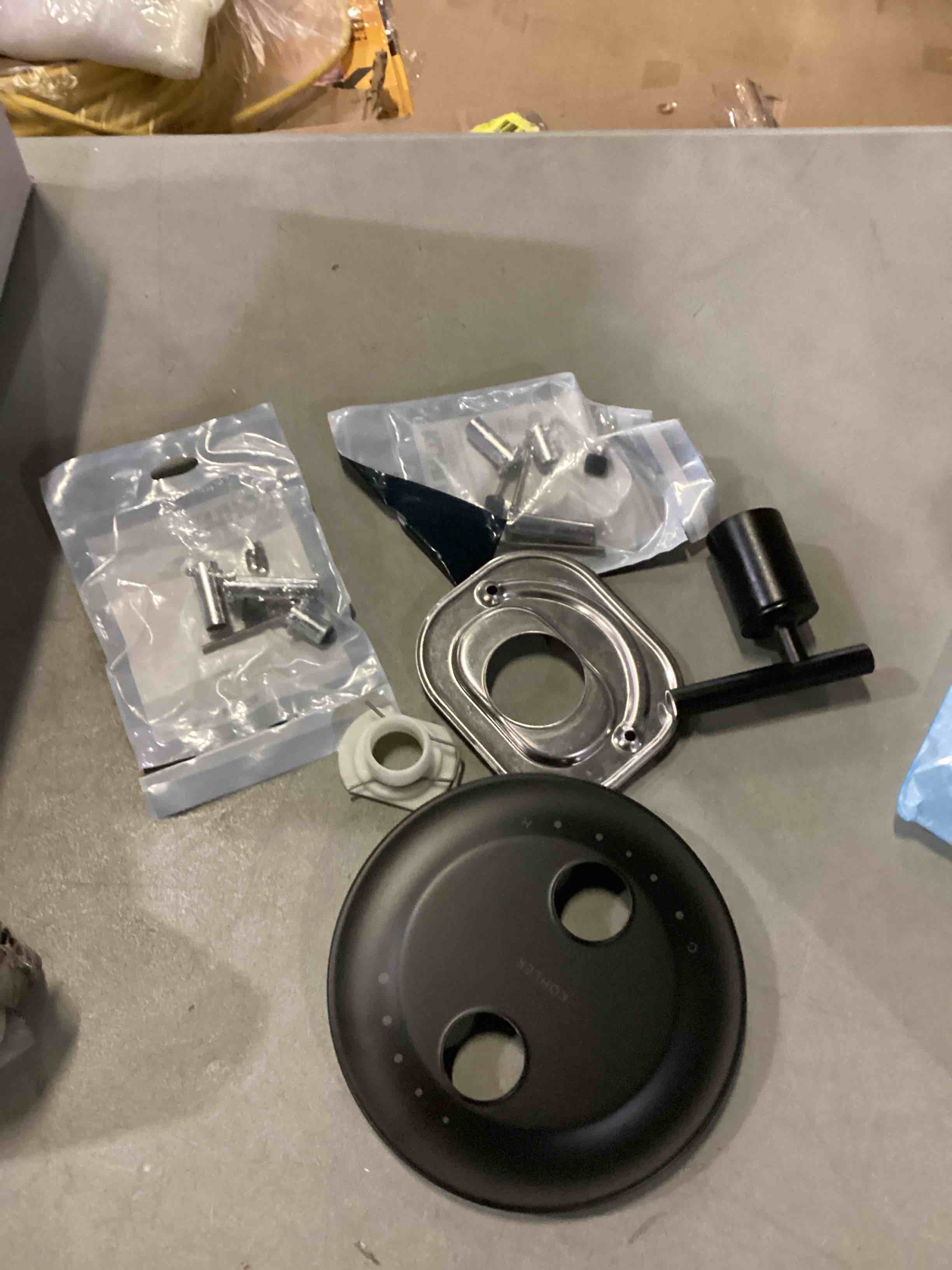 https://s3.amazonaws.com/lotting-images-prod/bidfta/PPE1446081_1742316793234.jpeg