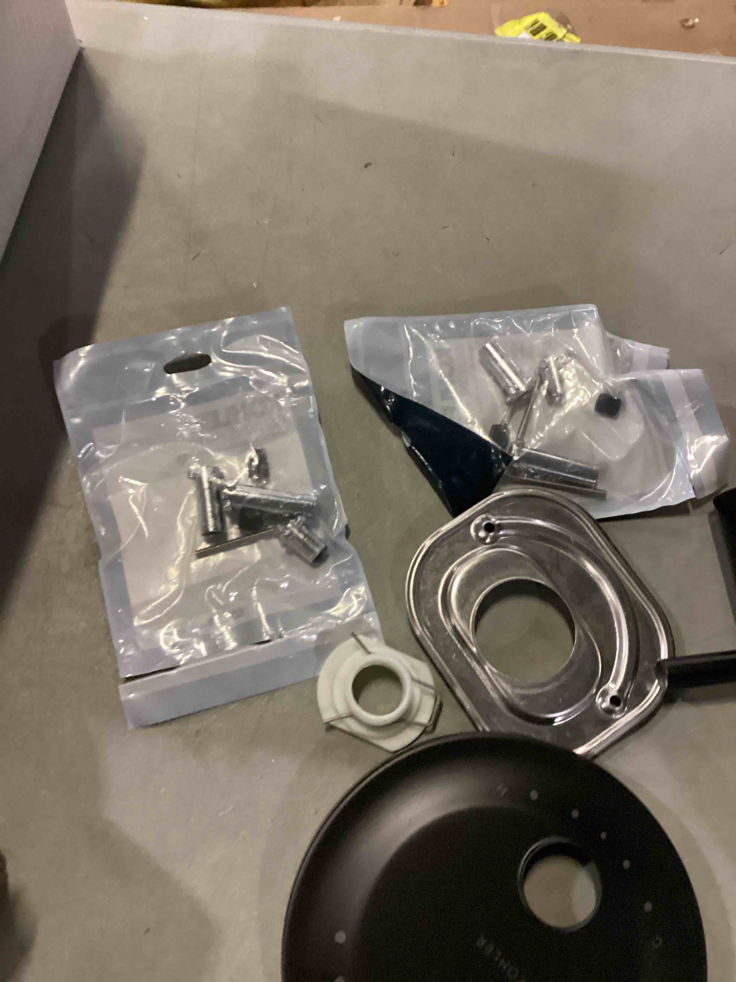 https://s3.amazonaws.com/lotting-images-prod/bidfta/PPE1446081_1742316794763.jpeg