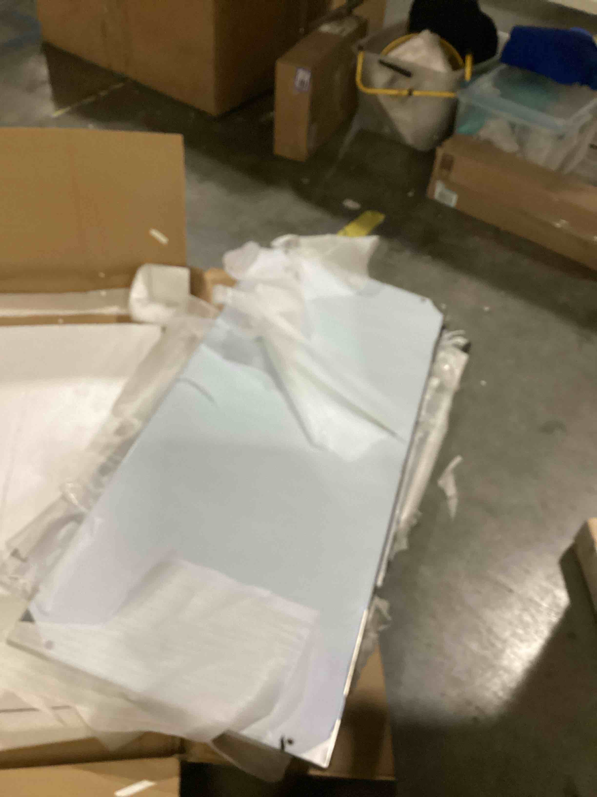 https://s3.amazonaws.com/lotting-images-prod/bidfta/PPE1446294_1742559183736.jpeg