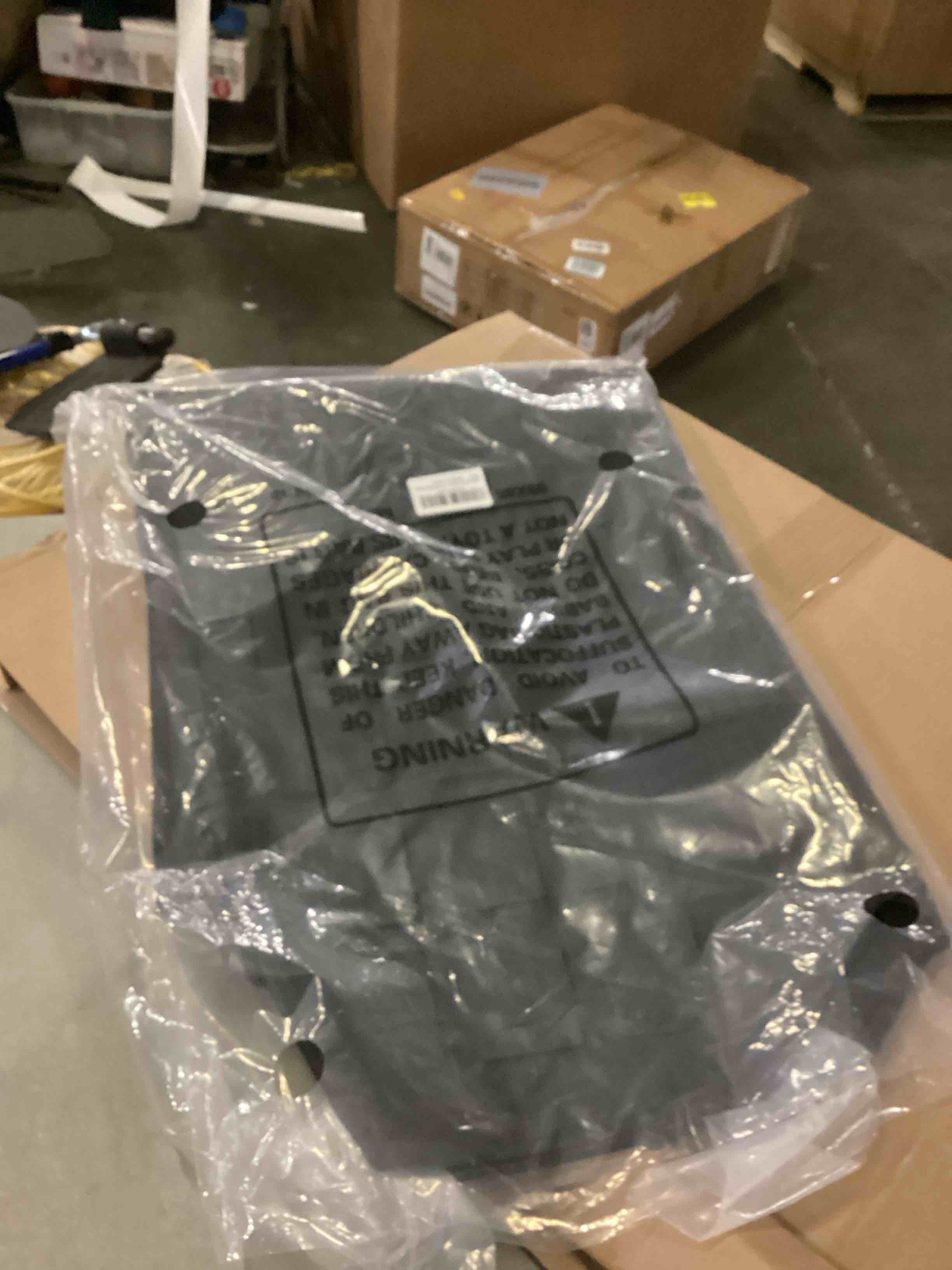 https://s3.amazonaws.com/lotting-images-prod/bidfta/PPE1446390_1742818999978.jpeg