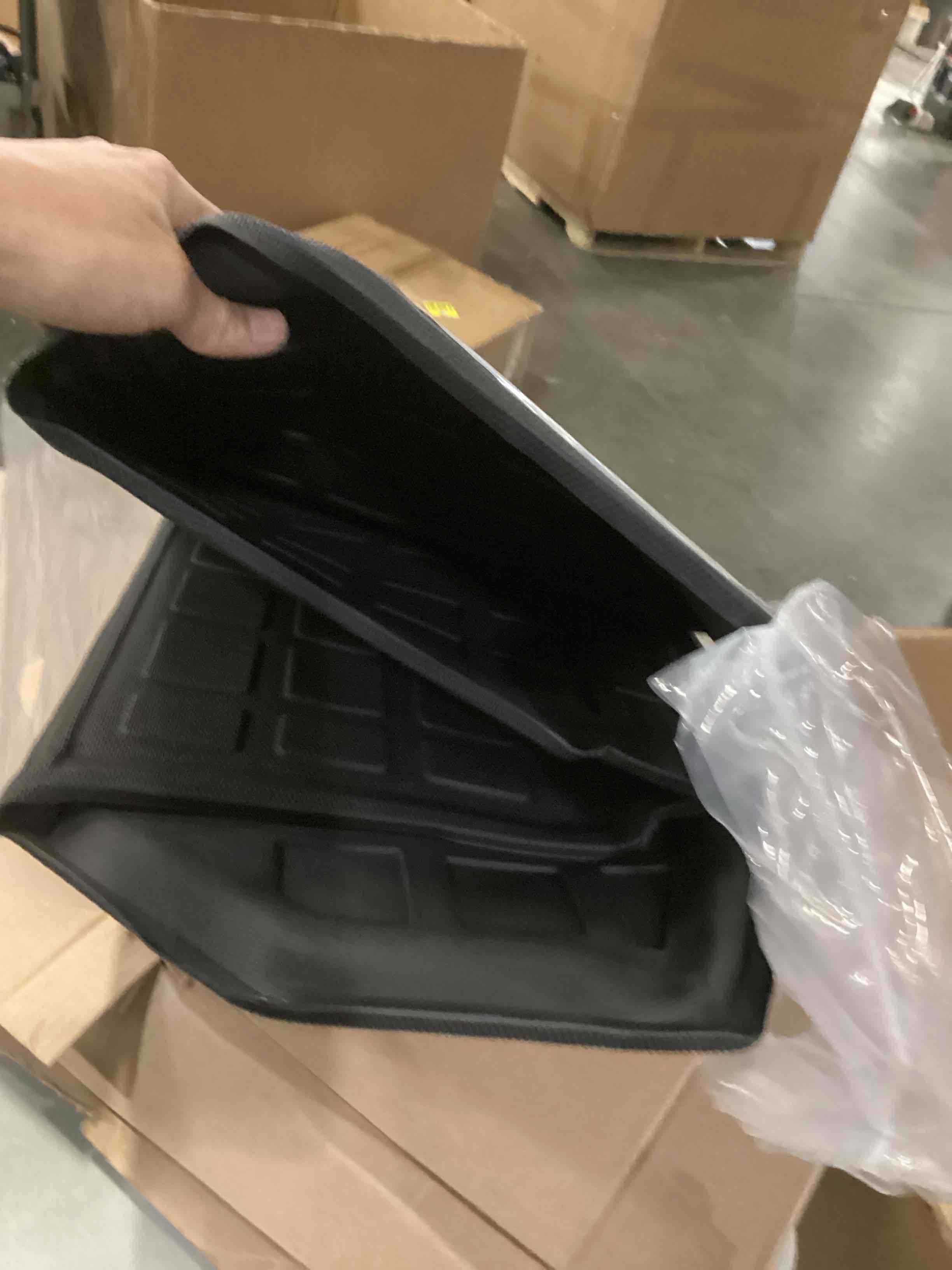 https://s3.amazonaws.com/lotting-images-prod/bidfta/PPE1446390_1742819012953.jpeg