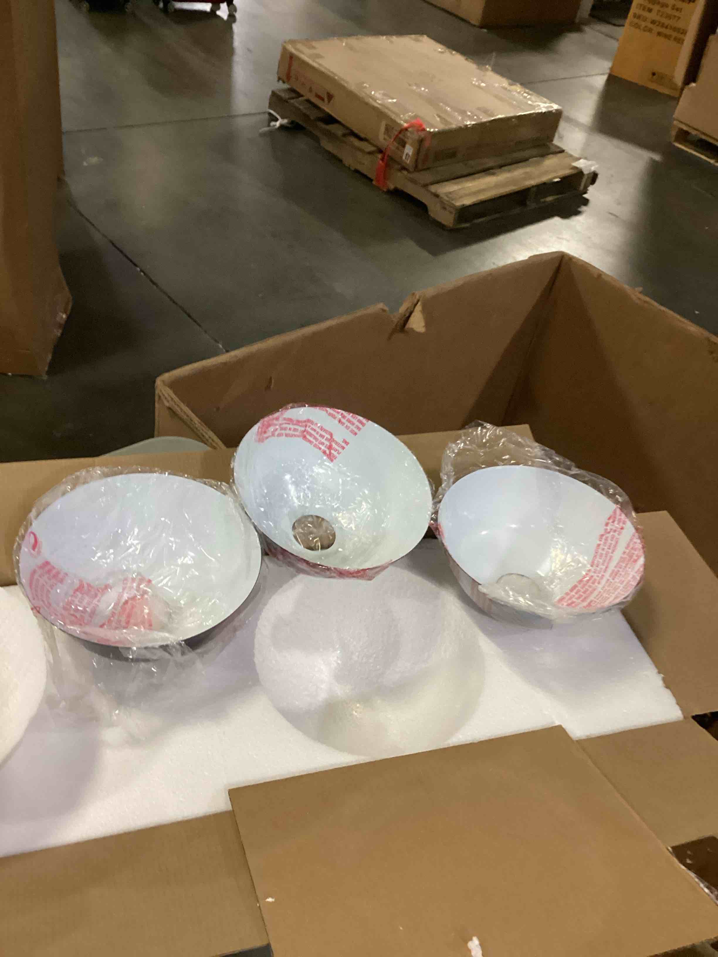 https://s3.amazonaws.com/lotting-images-prod/bidfta/PPE1446462_1742901639389.jpeg