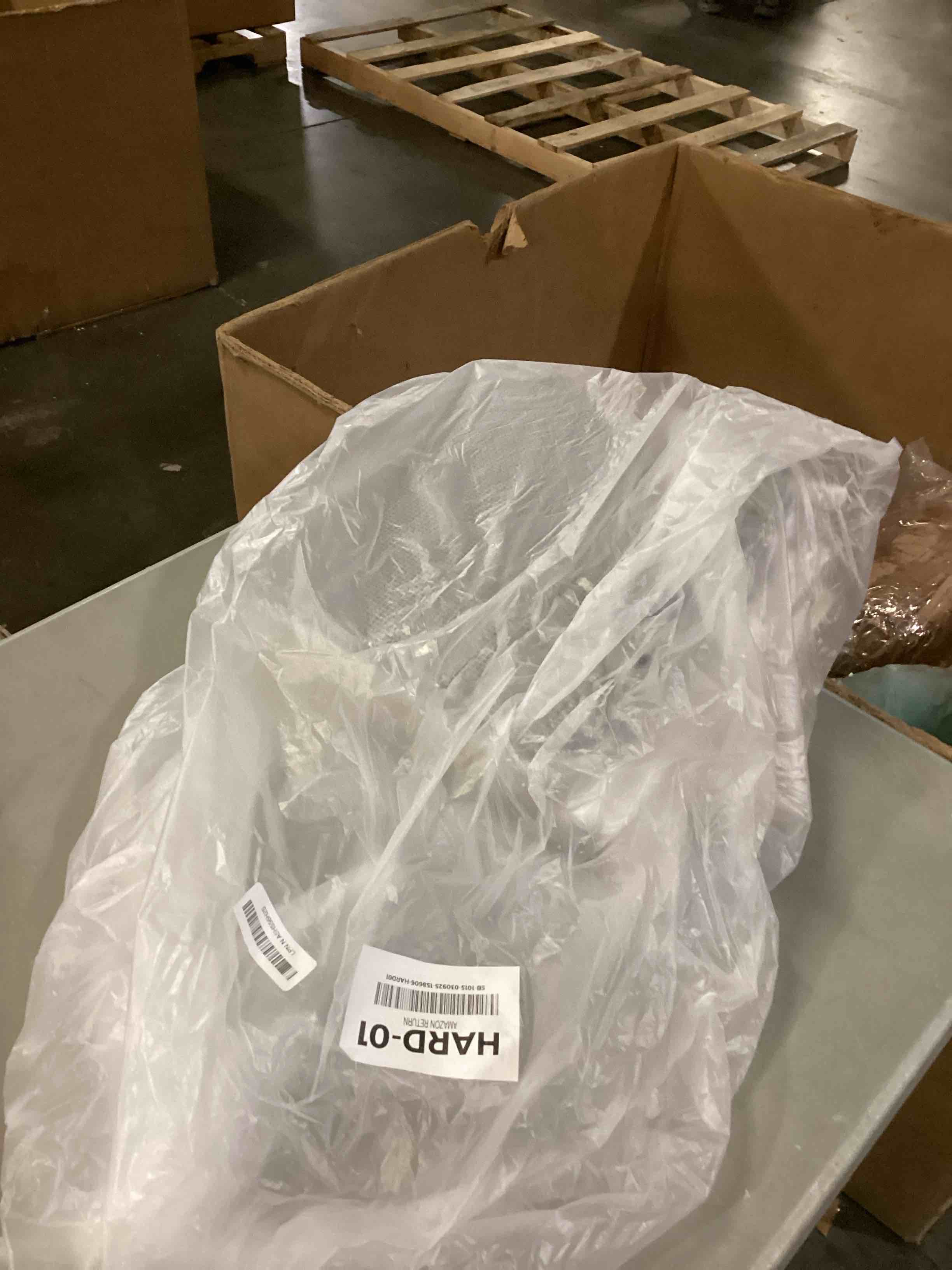https://s3.amazonaws.com/lotting-images-prod/bidfta/PPE1446558_1742987689949.jpeg