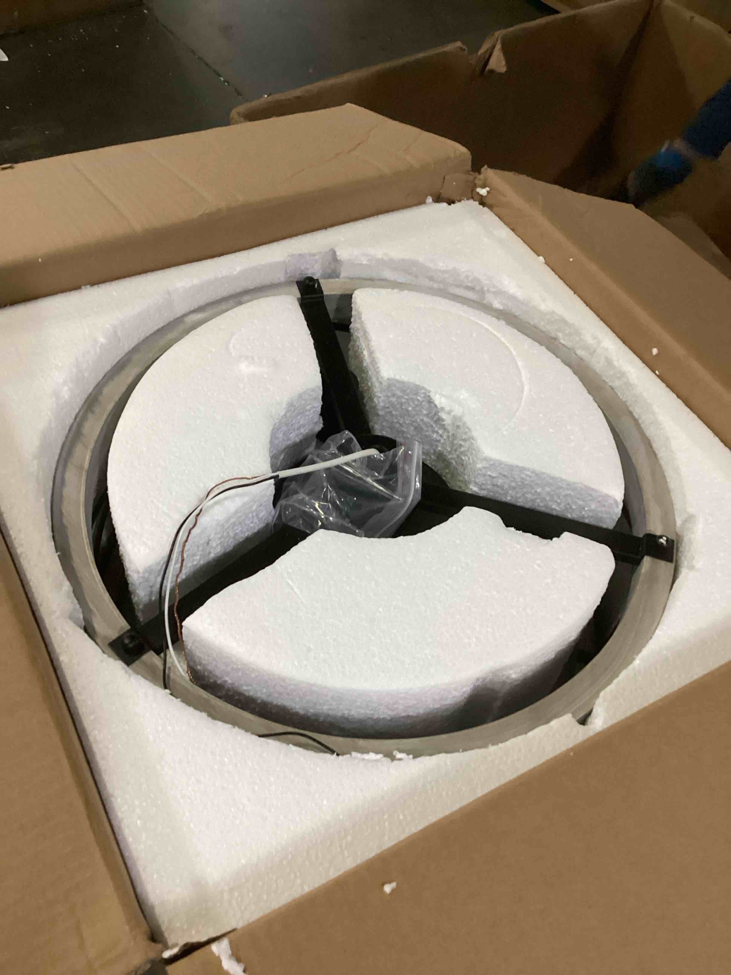 https://s3.amazonaws.com/lotting-images-prod/bidfta/PPE1446663_1743080284869.jpeg