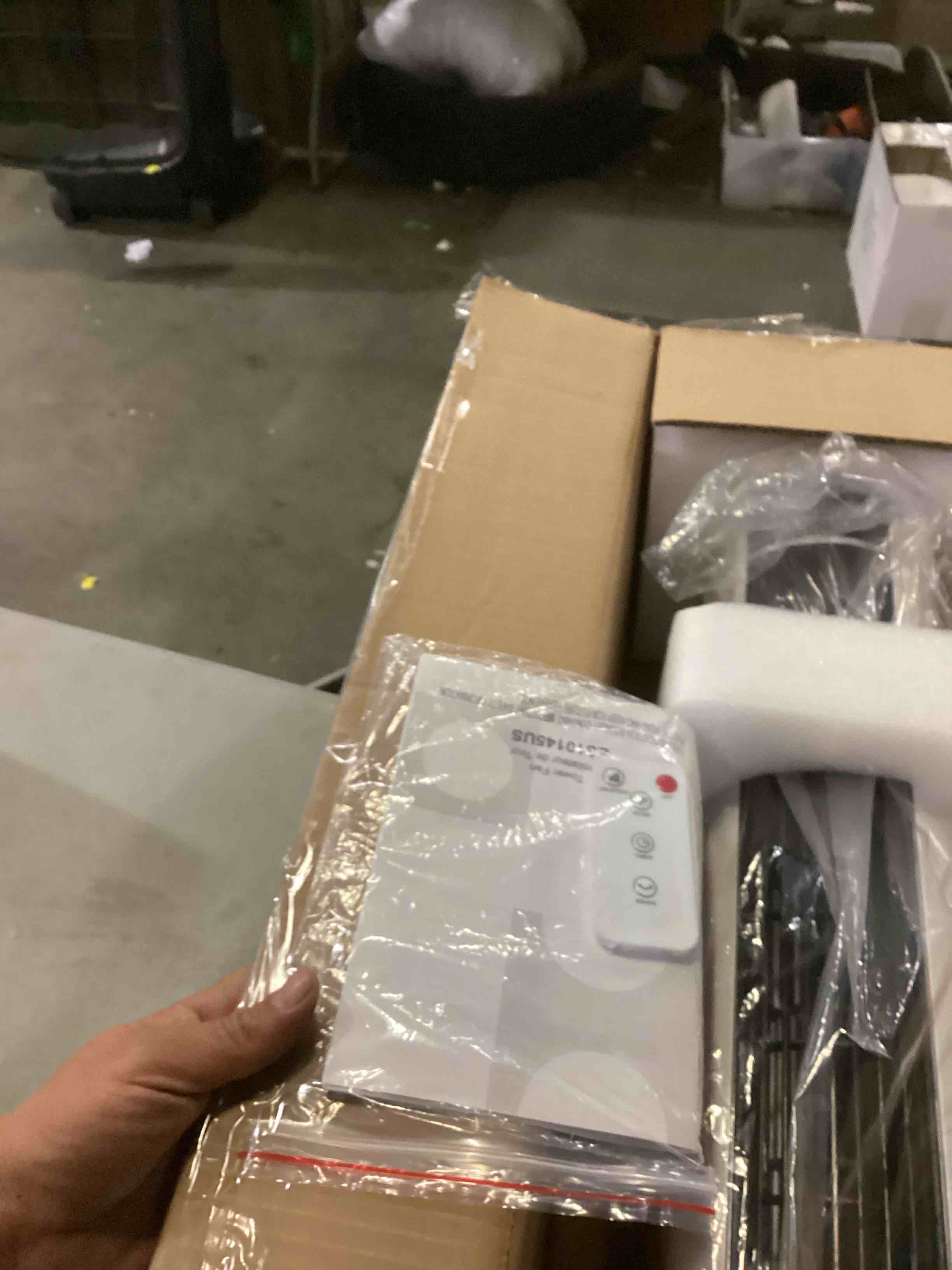 https://s3.amazonaws.com/lotting-images-prod/bidfta/PPE1446995_1743515195802.jpeg