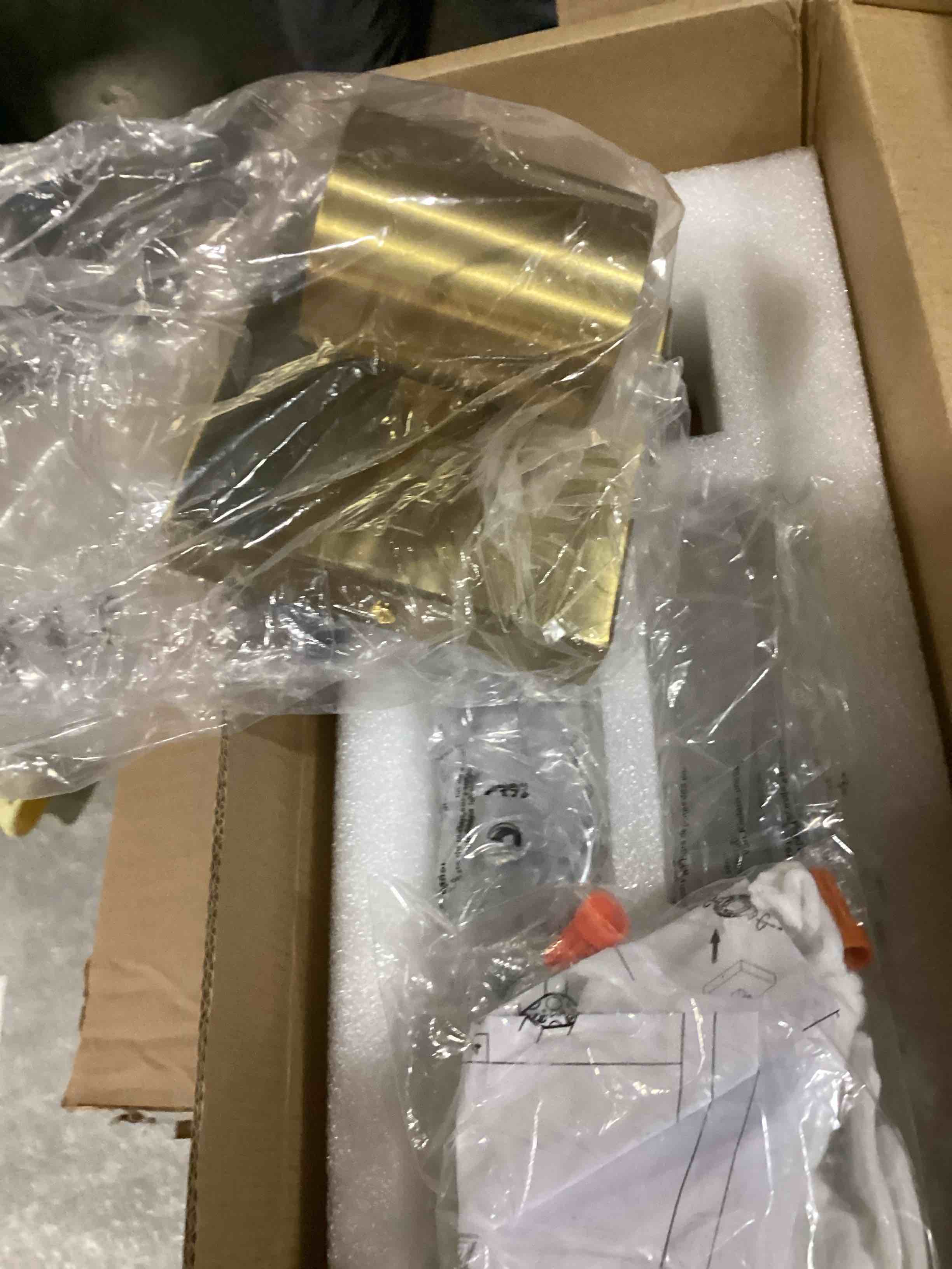 https://s3.amazonaws.com/lotting-images-prod/bidfta/PPE1450423_1739189016952.jpeg
