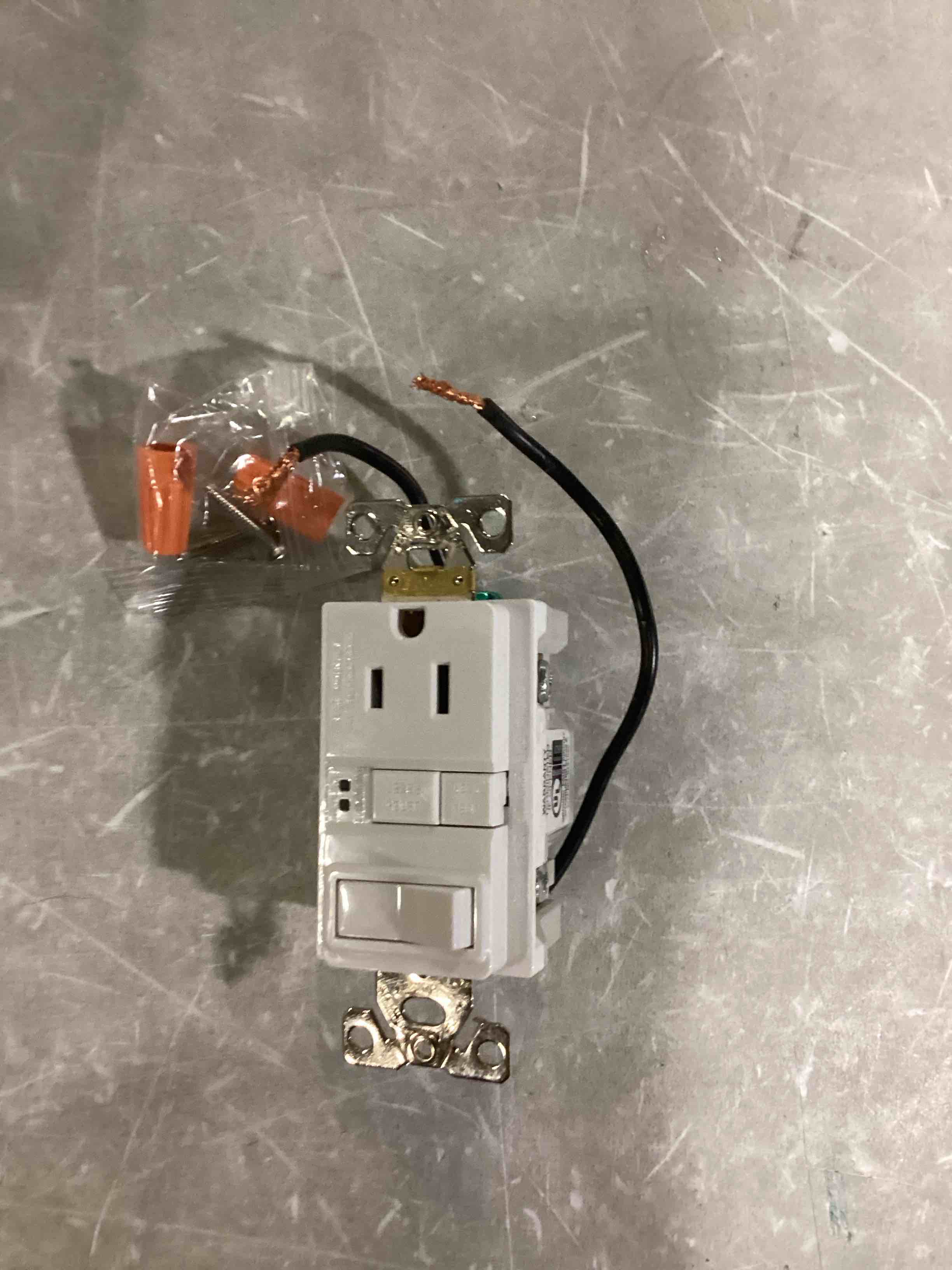 https://s3.amazonaws.com/lotting-images-prod/bidfta/PPE1451064_1739974204438.jpeg
