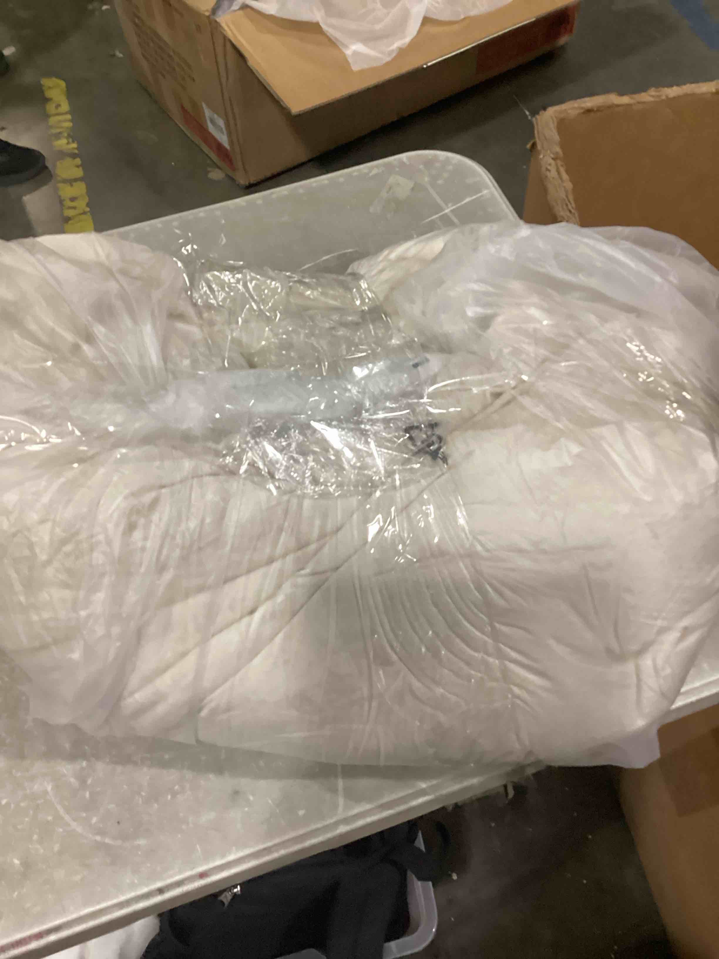 https://s3.amazonaws.com/lotting-images-prod/bidfta/PPE1452562_1741271616238.jpeg