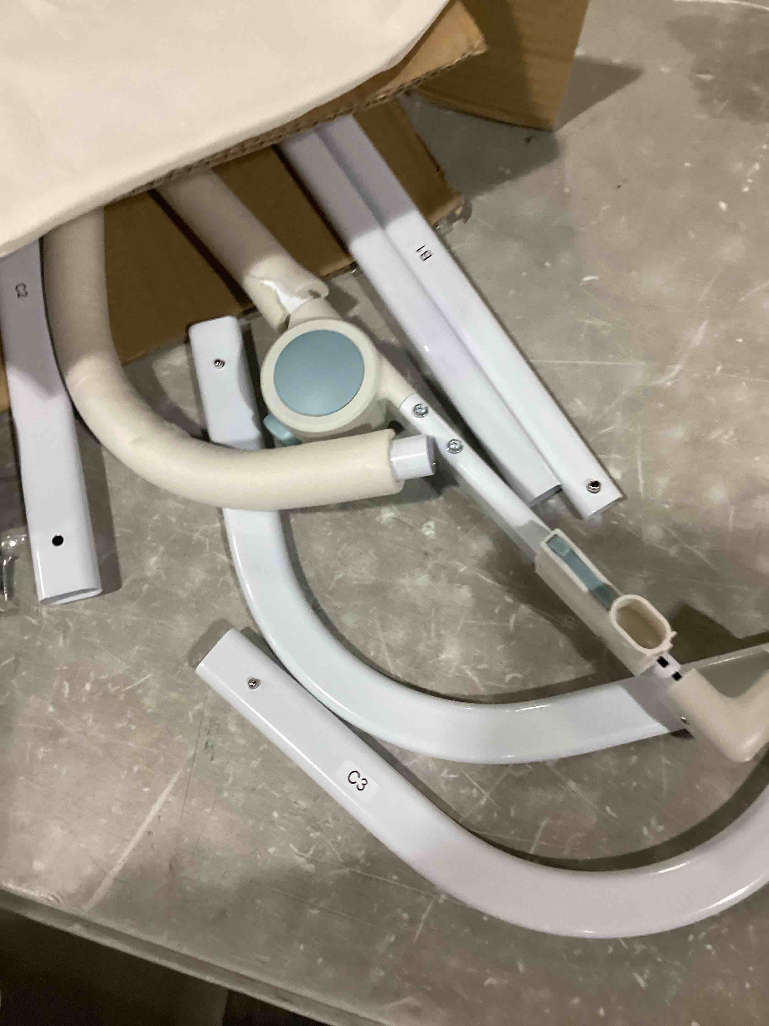 https://s3.amazonaws.com/lotting-images-prod/bidfta/PPE1452765_1741377270927.jpeg