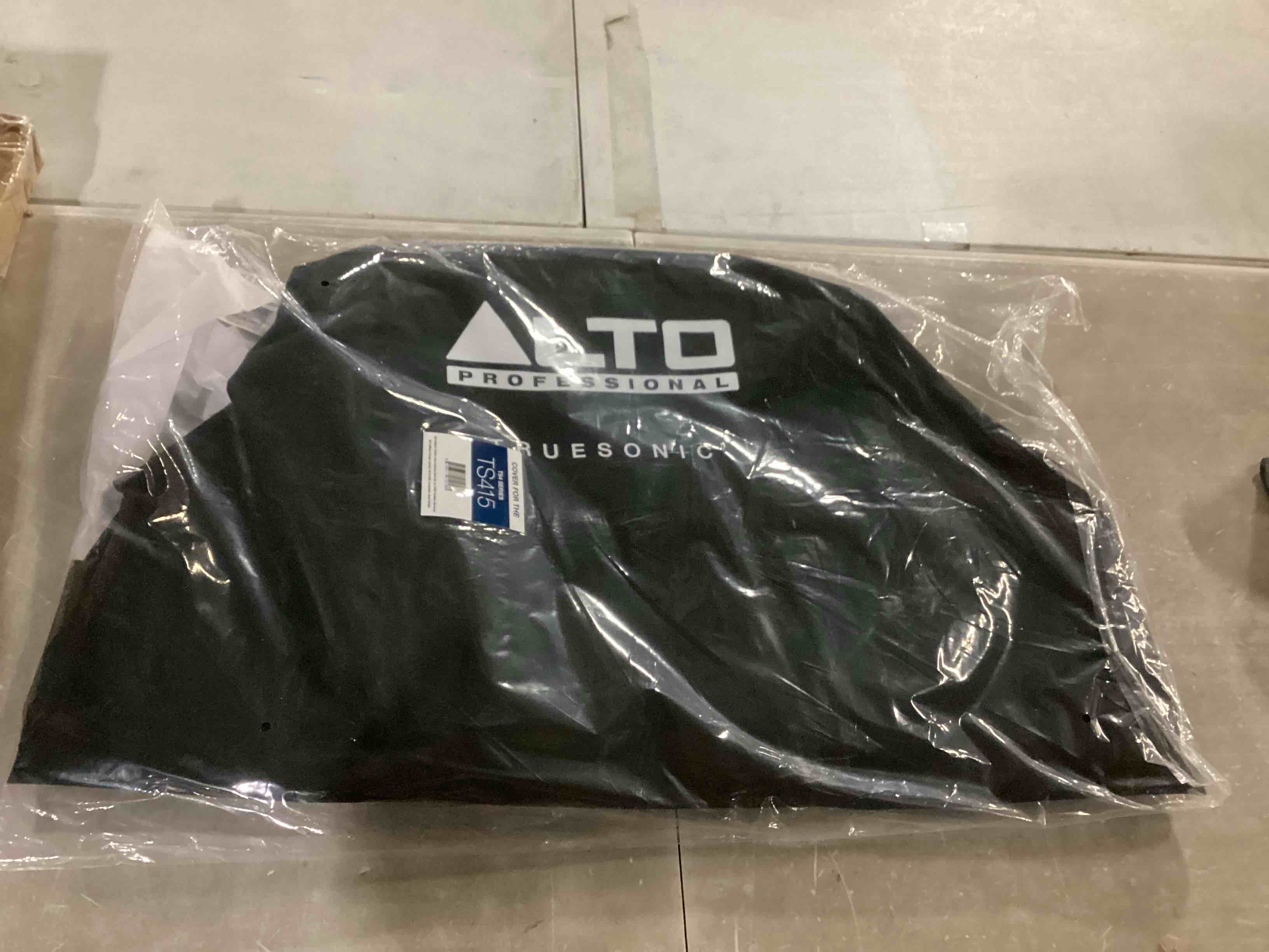 https://s3.amazonaws.com/lotting-images-prod/bidfta/PPE1453776_1740757506883.jpeg