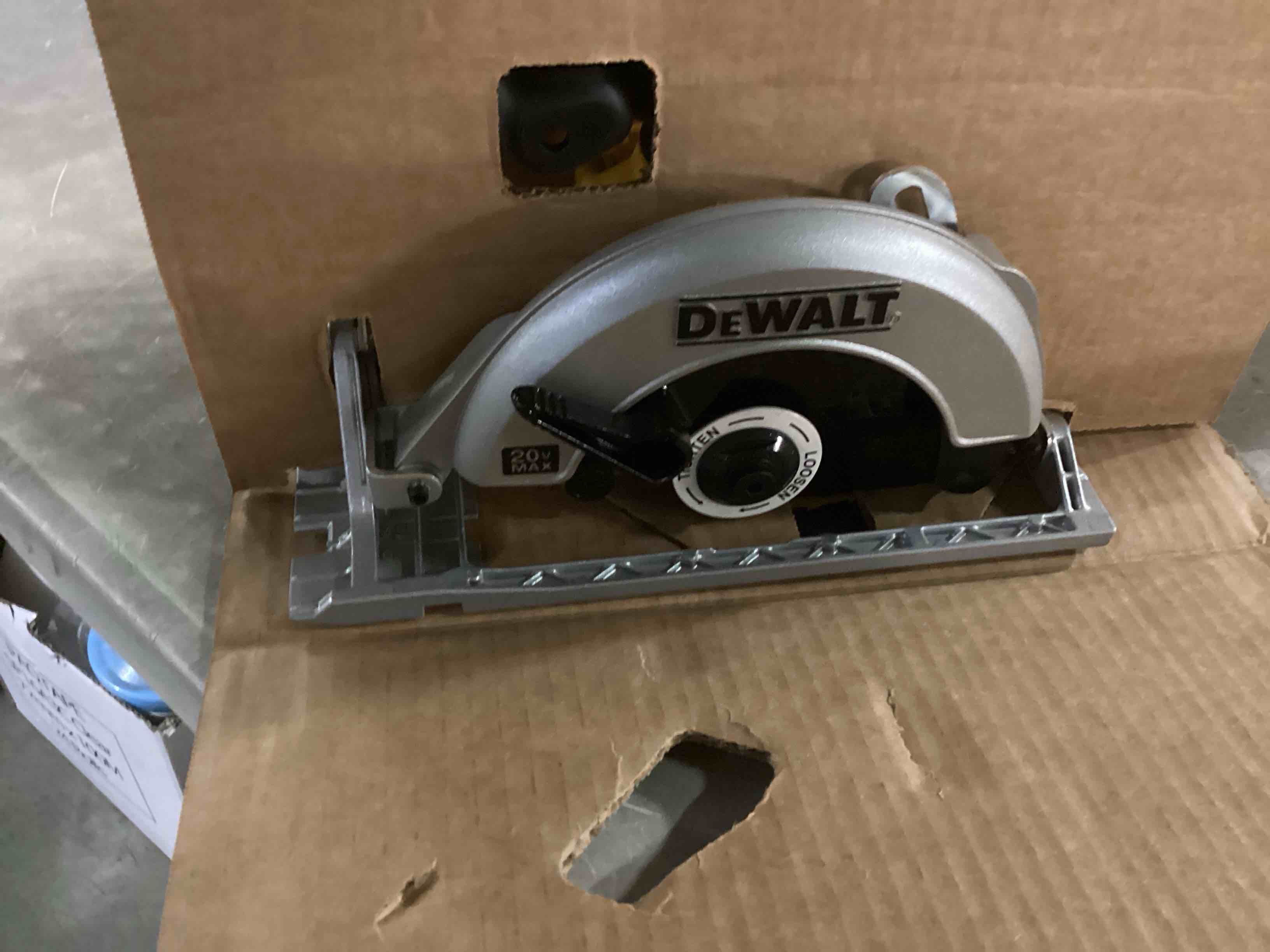 https://s3.amazonaws.com/lotting-images-prod/bidfta/PPE1454107_1741179807661.jpeg