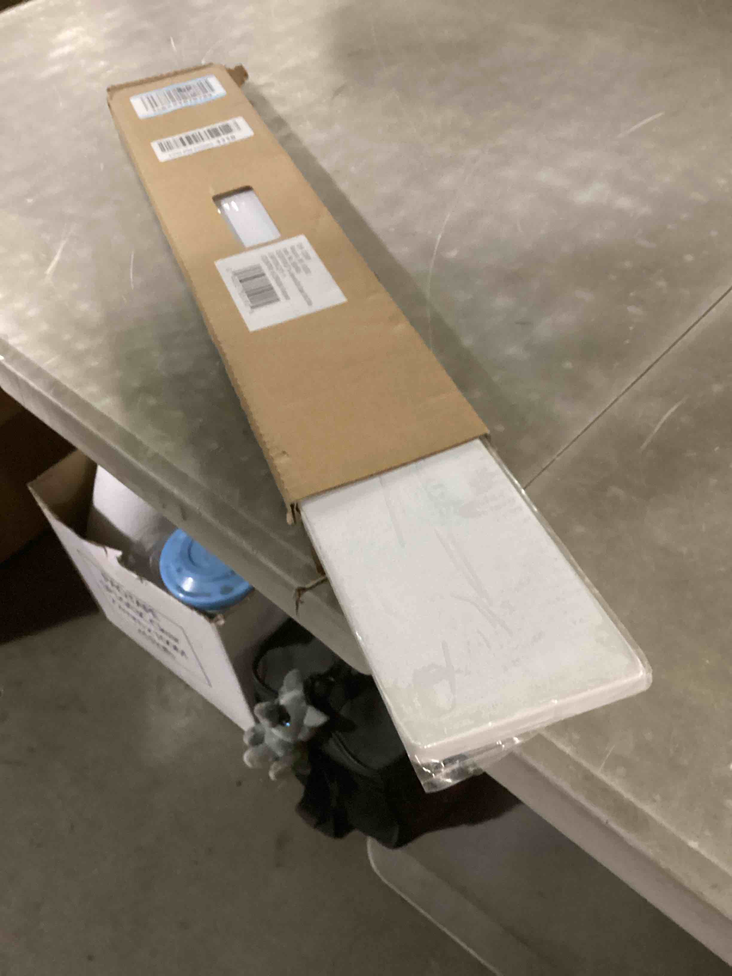 https://s3.amazonaws.com/lotting-images-prod/bidfta/PPE1454118_1741180843820.jpeg