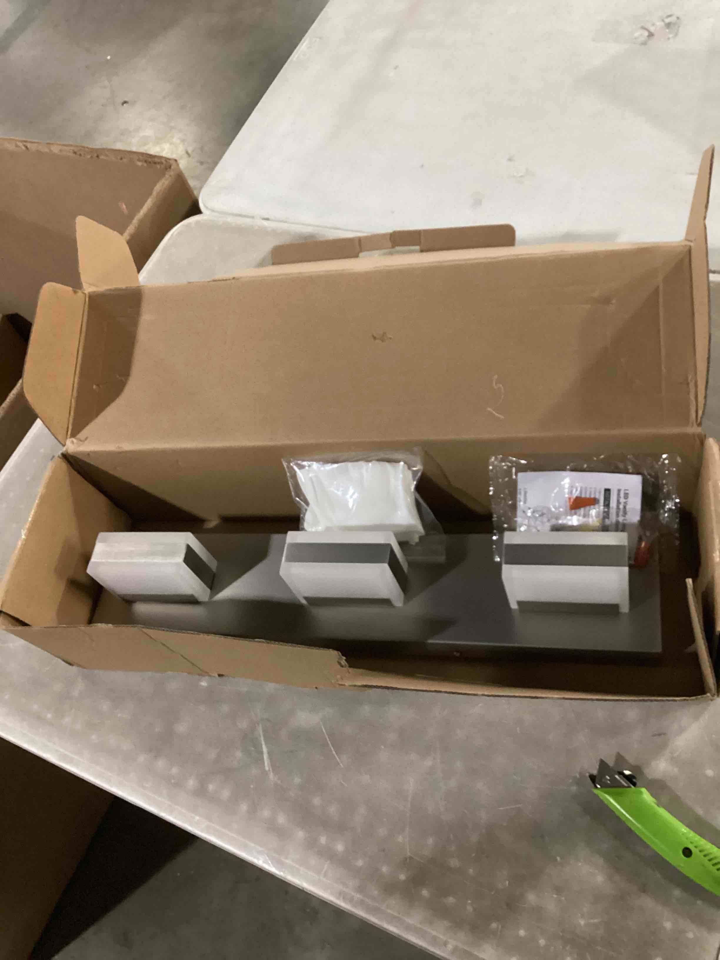 https://s3.amazonaws.com/lotting-images-prod/bidfta/PPE1454501_1741612319049.jpeg