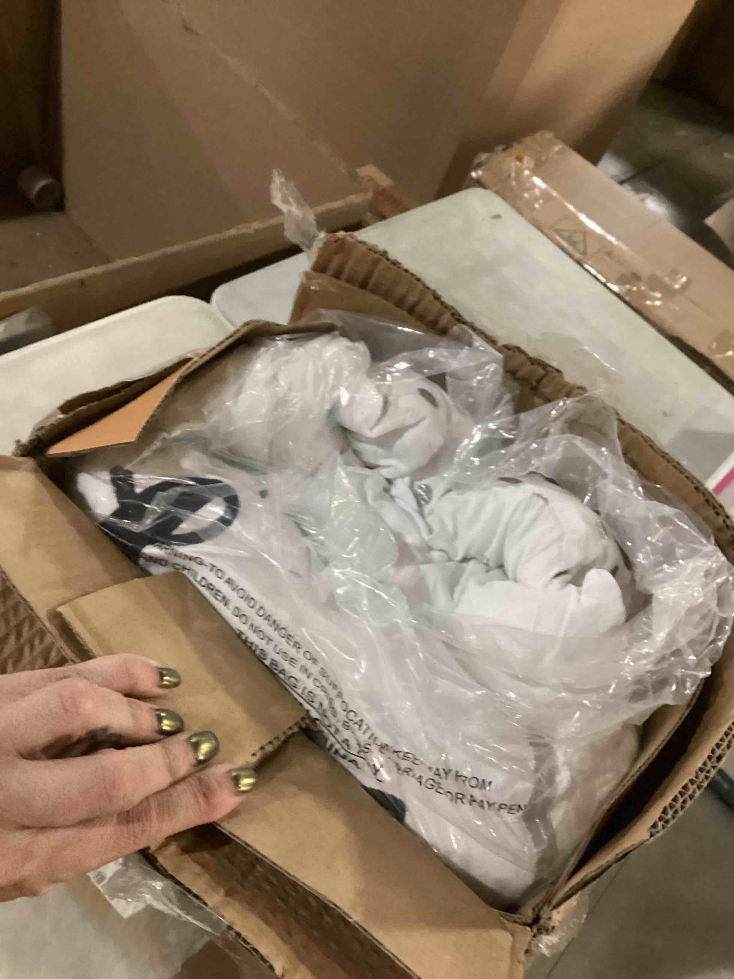 https://s3.amazonaws.com/lotting-images-prod/bidfta/PPE1455690_1742564372292.jpeg