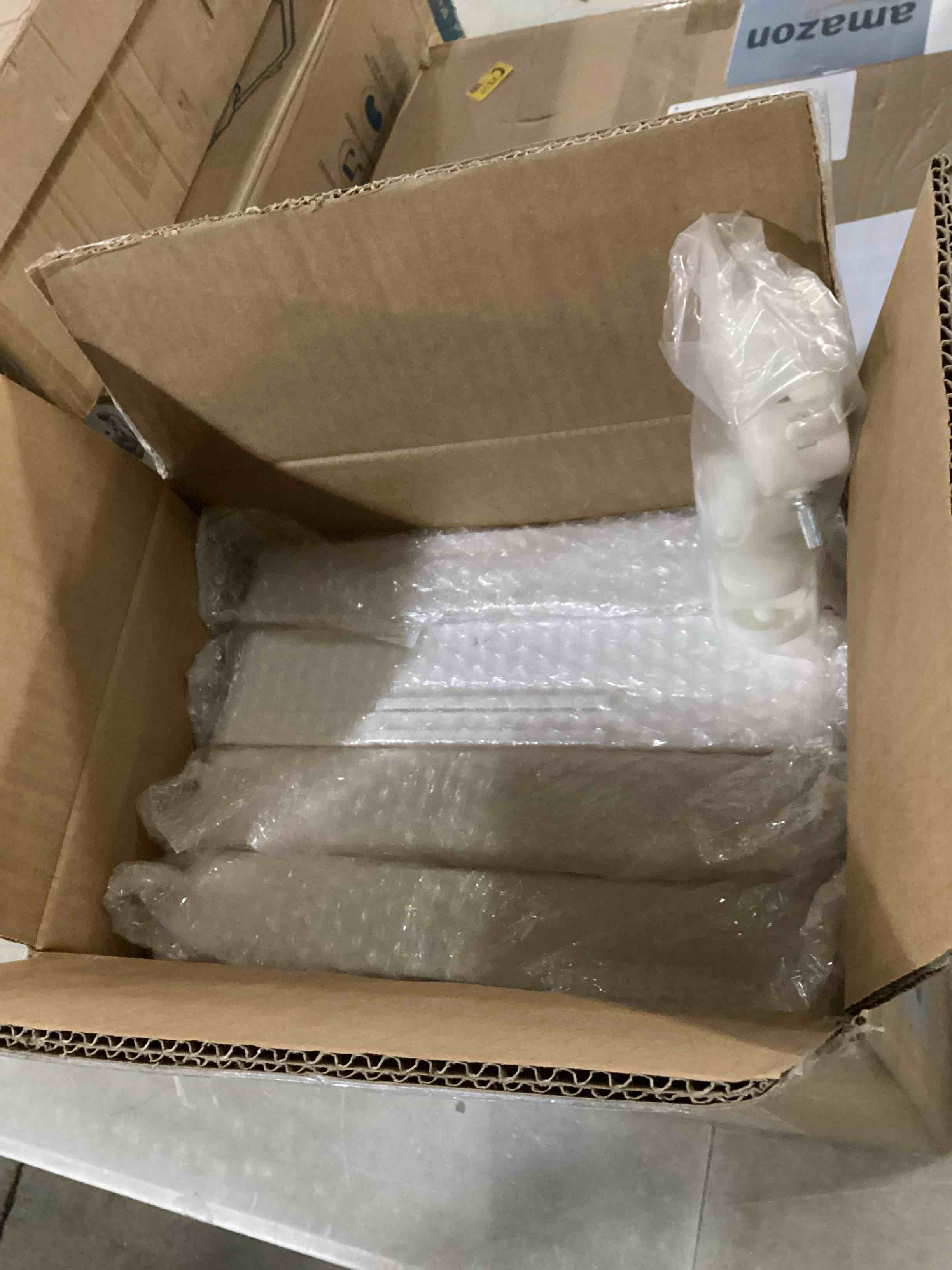 https://s3.amazonaws.com/lotting-images-prod/bidfta/PPE1455695_1742565103303.jpeg