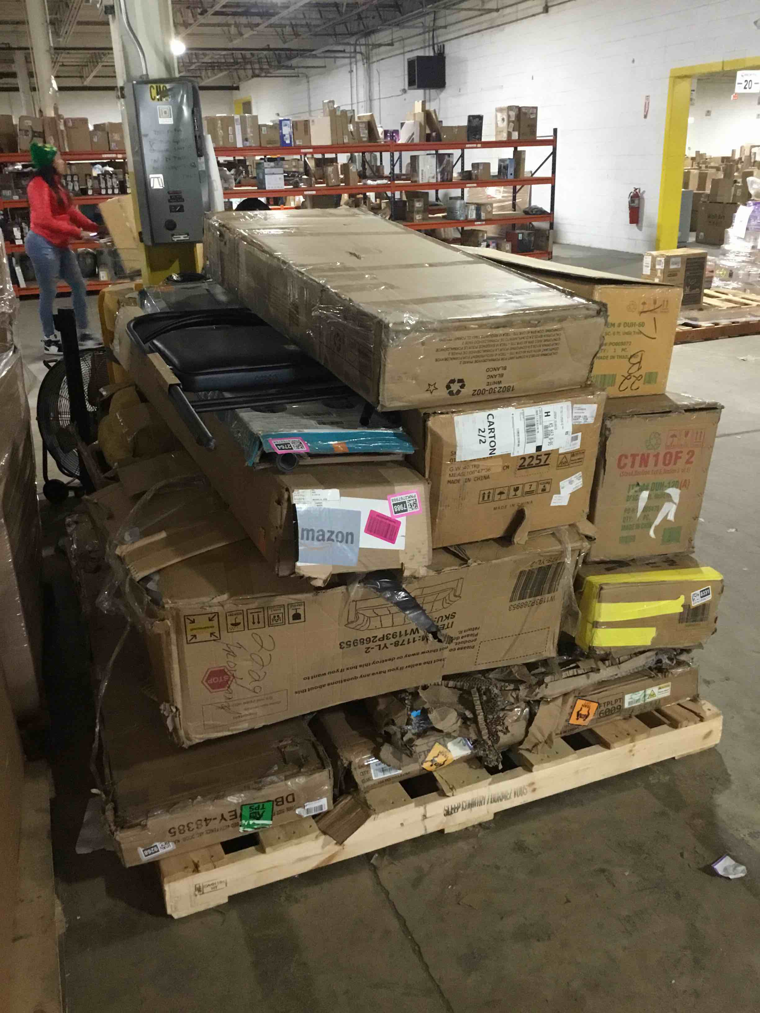 Miscellaneous large household items skidlot 