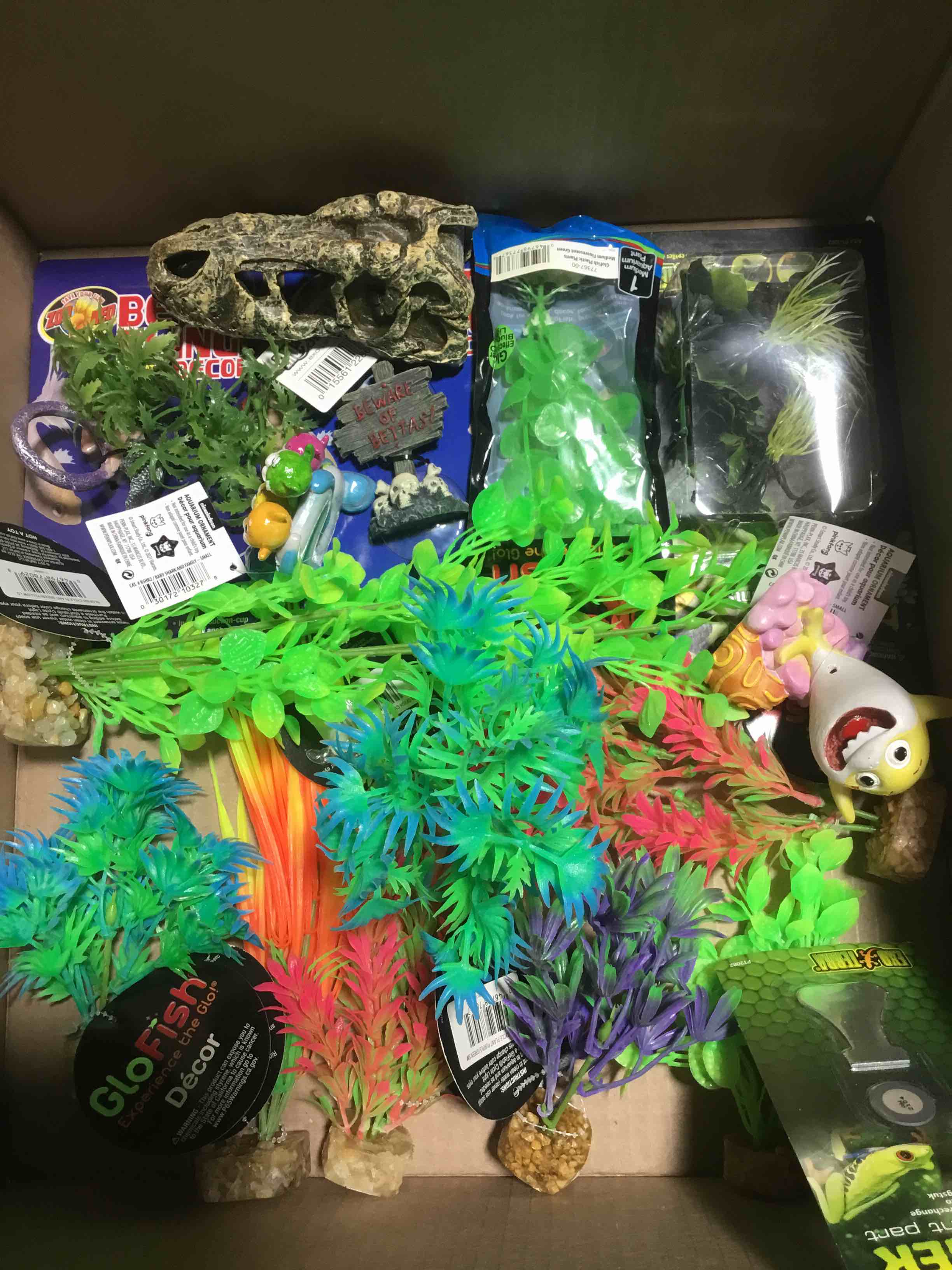 miscellaneous aquarium decor (items may vary)