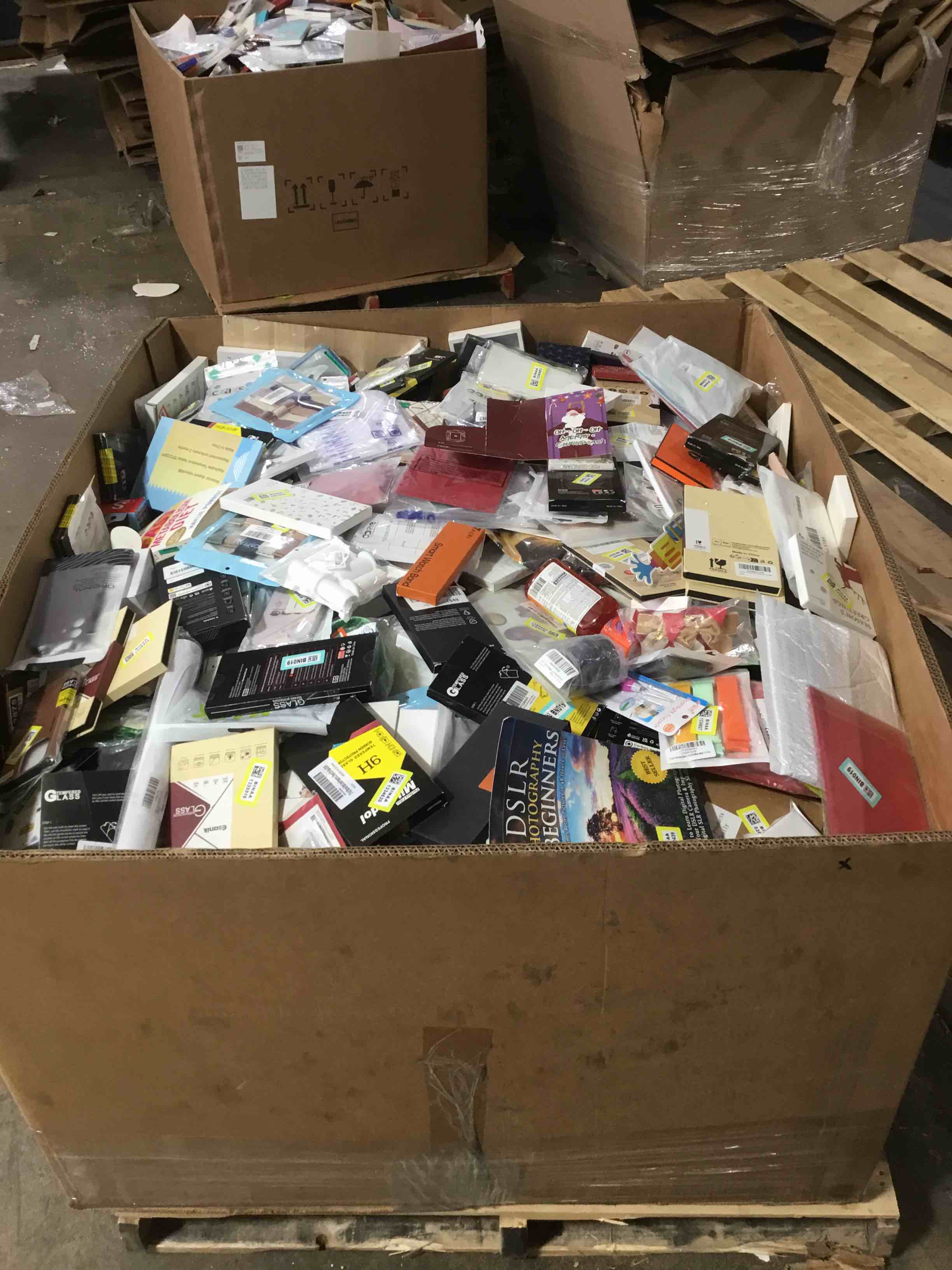 Miscellaneous bin store items skidlot